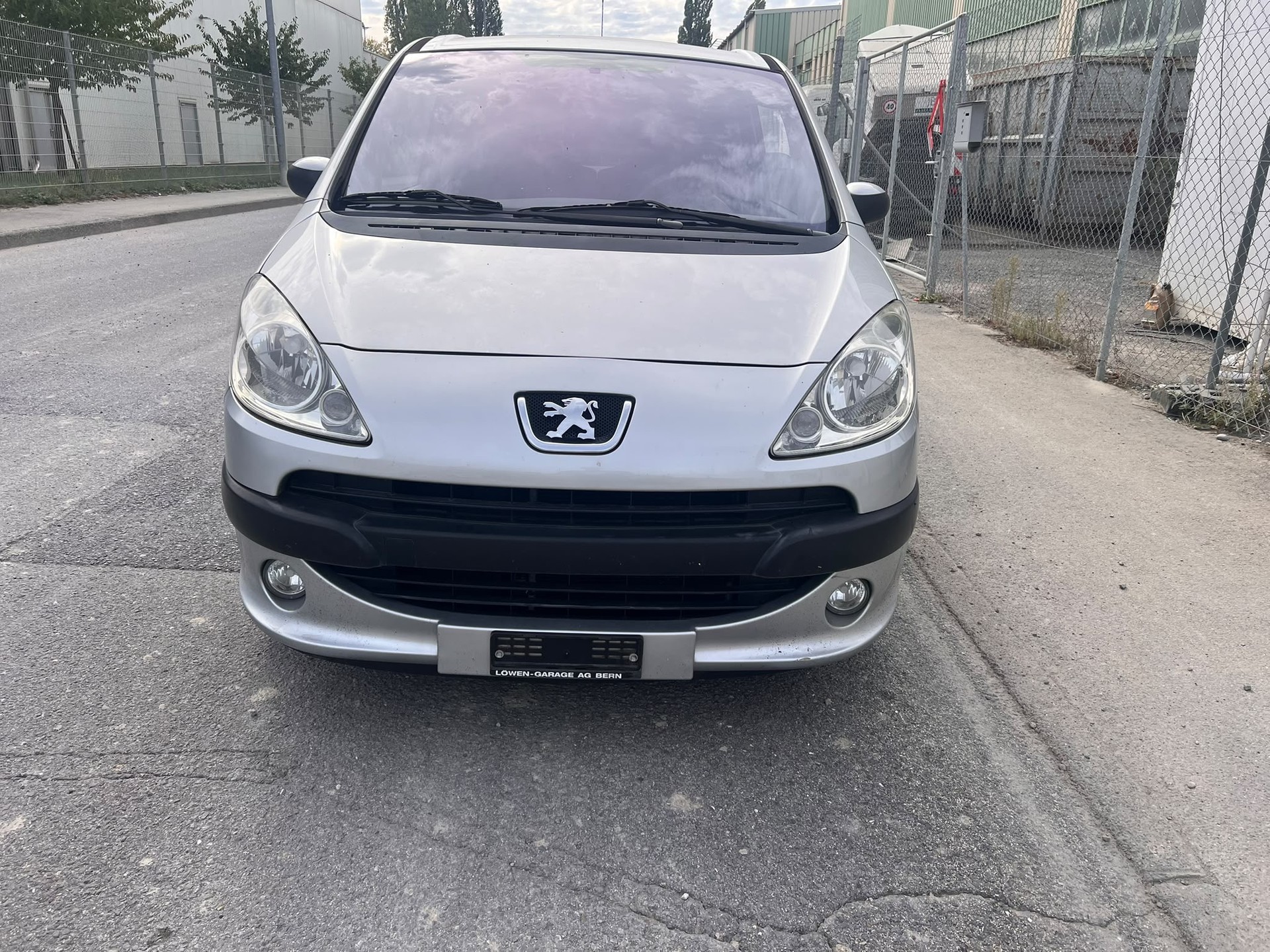 PEUGEOT 1007 1.4 Trendy-image-0