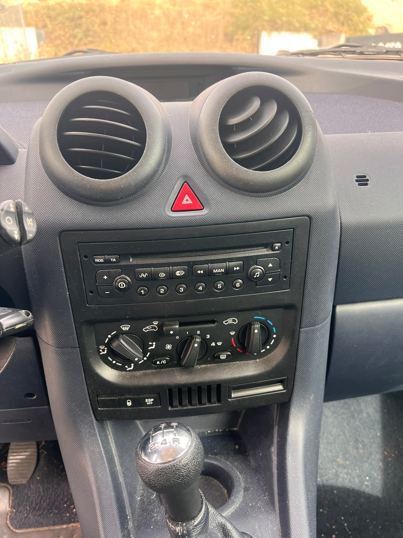 PEUGEOT 1007 1.4 Trendy-image-7