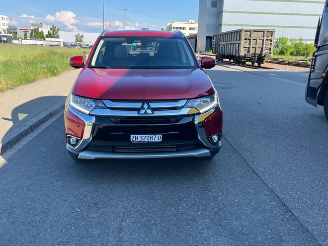 MITSUBISHI Outlander 2.2 DID Diamond 4WD Automatic-image-1