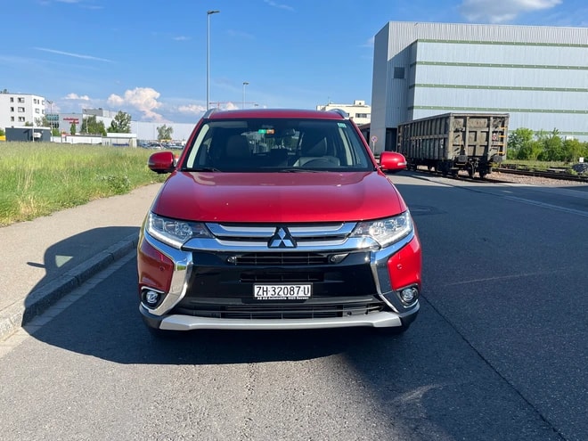 MITSUBISHI Outlander 2.2 DID Diamond 4WD Automatic-image-3