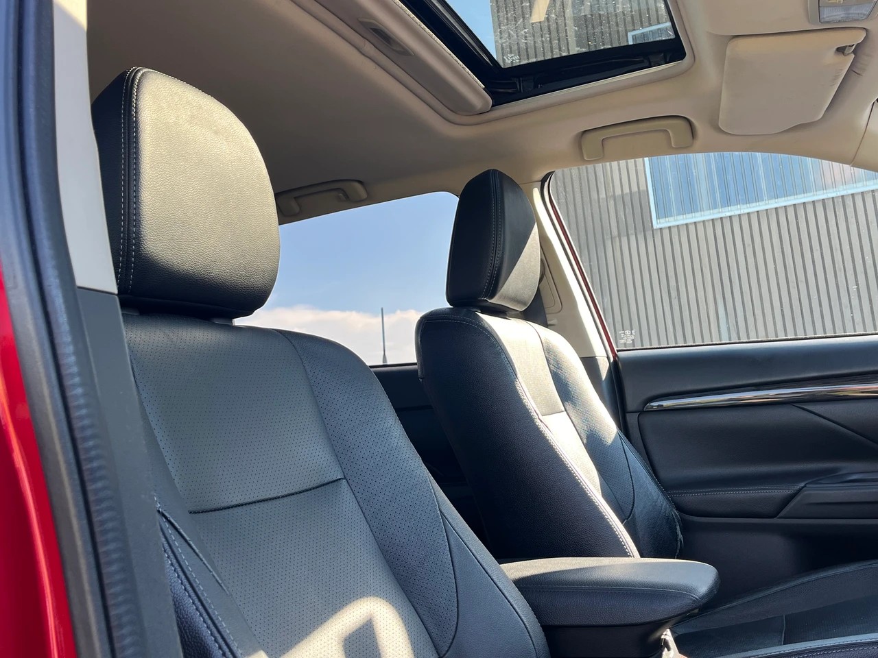 MITSUBISHI Outlander 2.2 DID Diamond 4WD Automatic-image-9