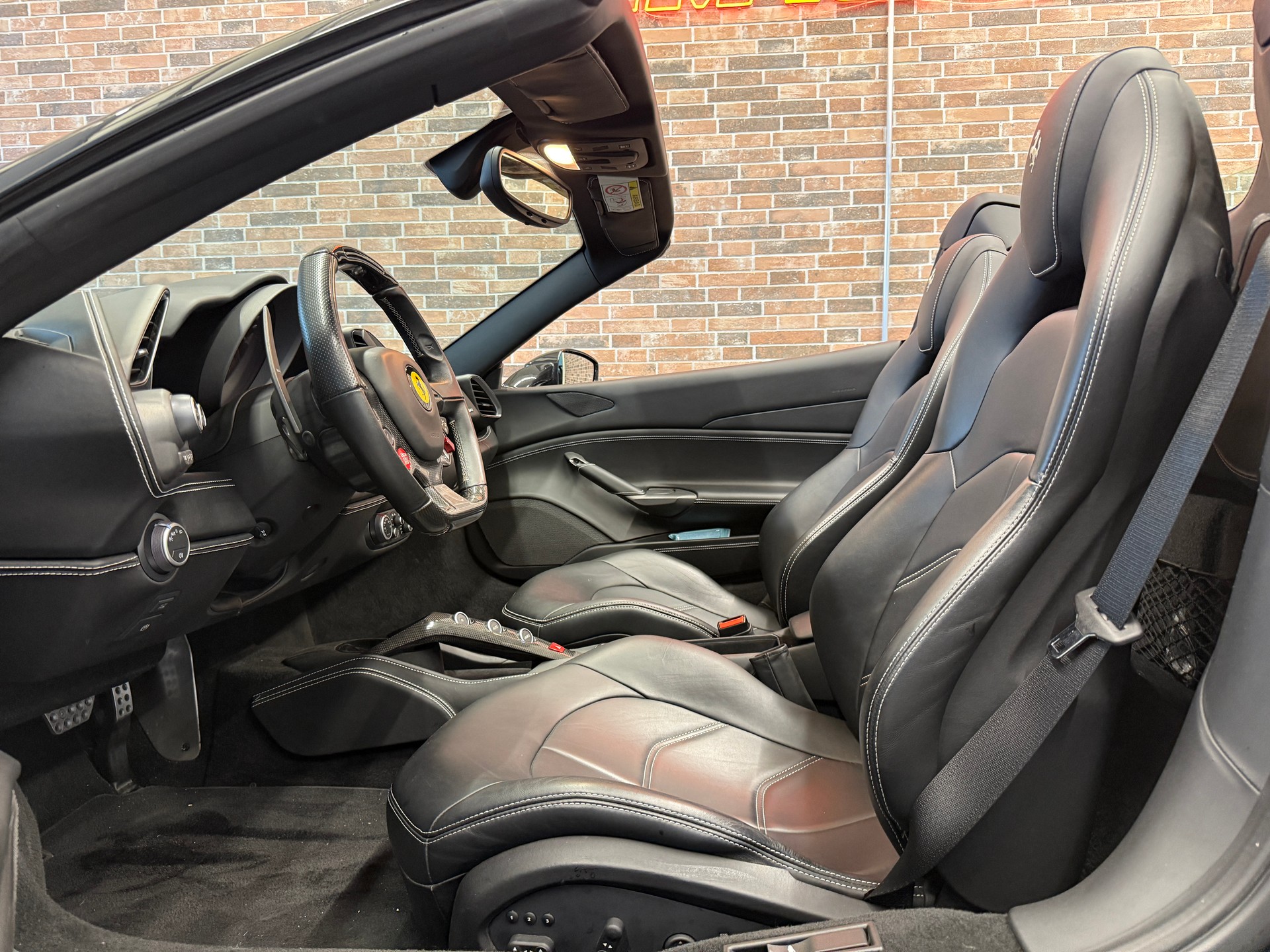 FERRARI 488 Spider 3.9 V8-image-8