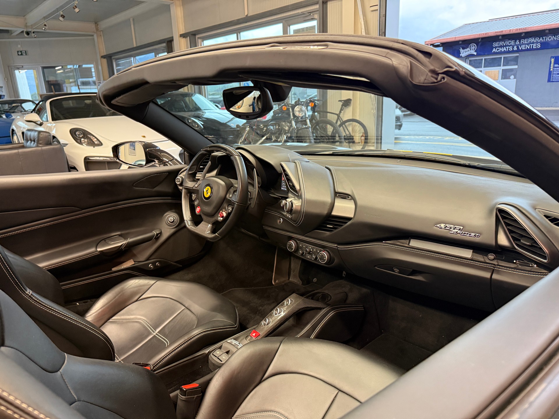 FERRARI 488 Spider 3.9 V8-image-6