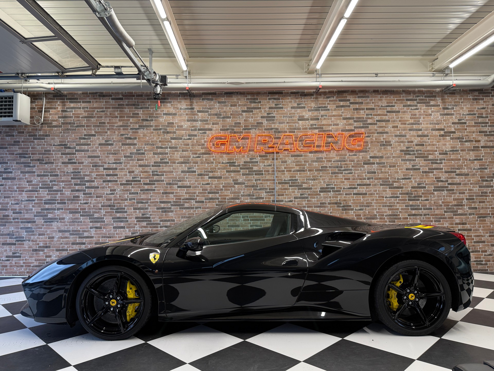 FERRARI 488 Spider 3.9 V8-image-1