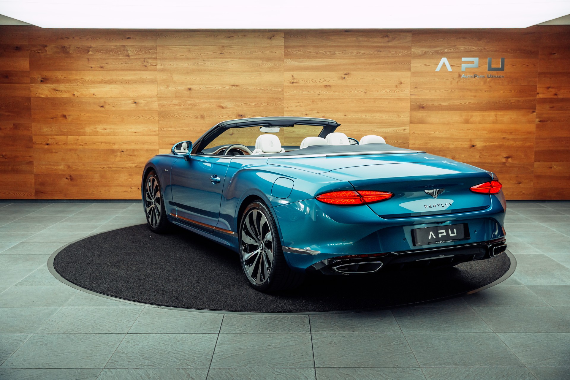 BENTLEY Continental GTC 4.0 V8 PHEV Azure Topaz Blue-showroom-element-2