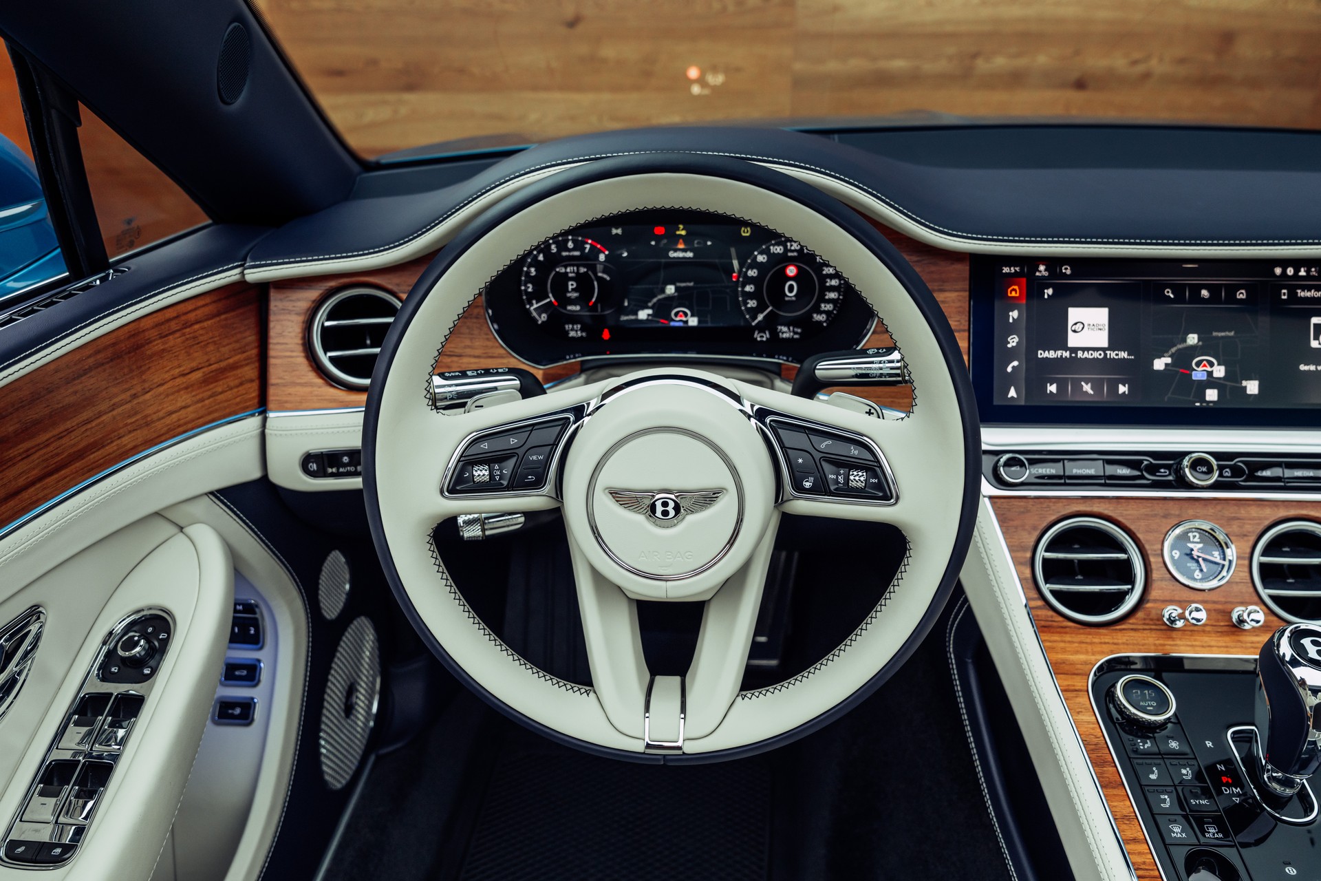 BENTLEY Continental GTC 4.0 V8 PHEV Azure Topaz Blue-image-16