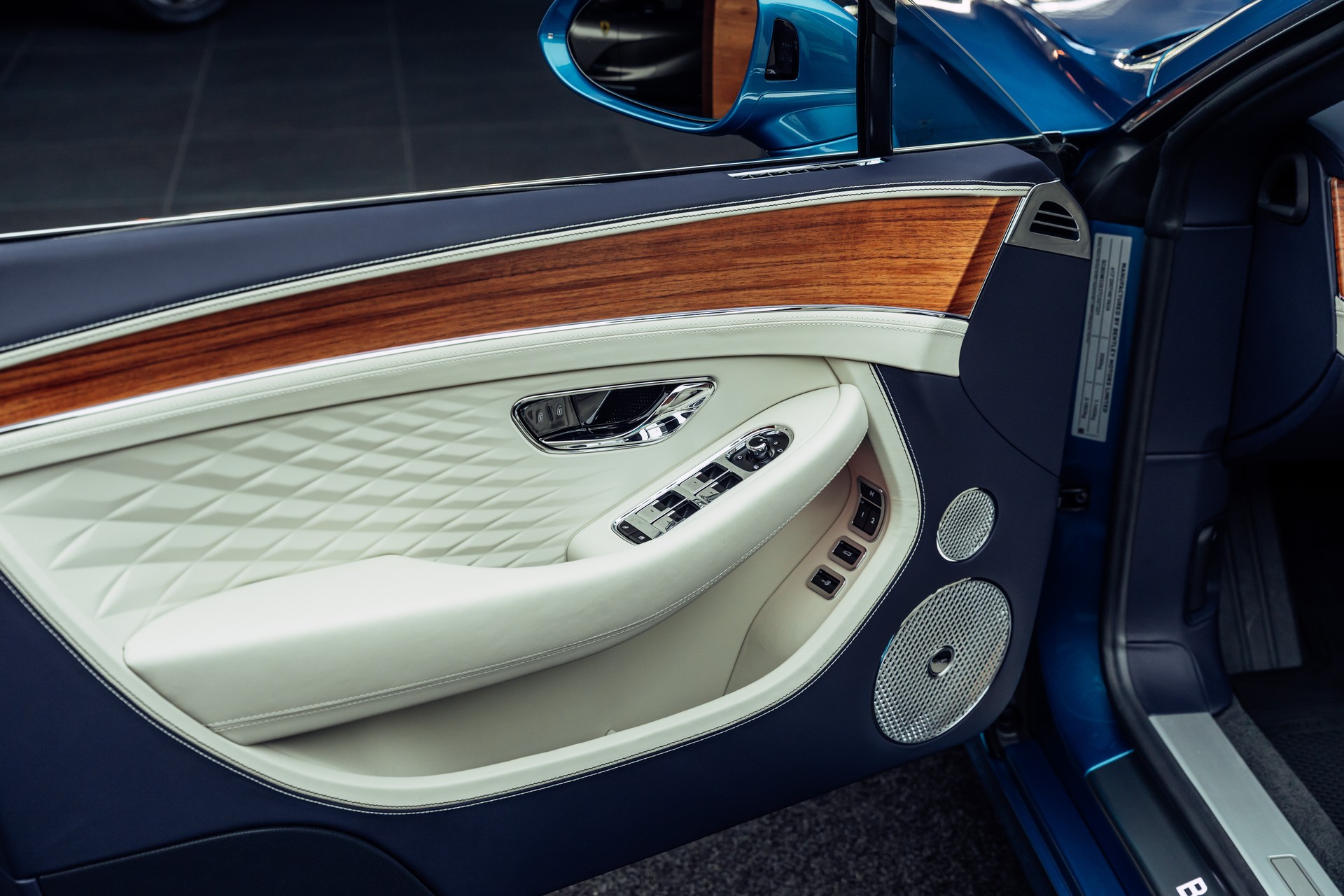 BENTLEY Continental GTC 4.0 V8 PHEV Azure Topaz Blue-image-9