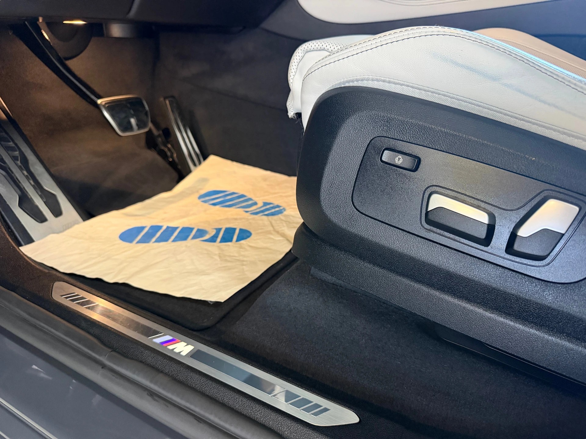 BMW X5 xDrive 48V 40d M Sport Steptronic | CH-Auto | Frisch MFK | BMW Laserlicht | Pano Dach | M-Sportabgasanlage-image-9