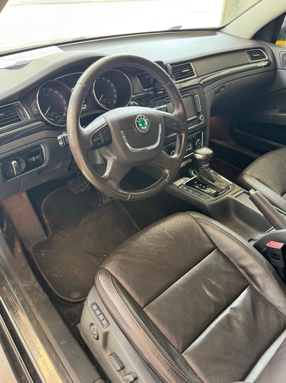 SKODA Superb Combi 2.0 TDi Laurin & Klement 4x4 DSG-image-12
