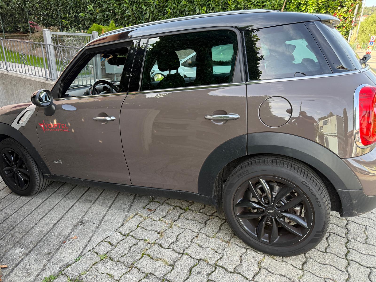 MINI 1.6i Cooper ALL4-image-1