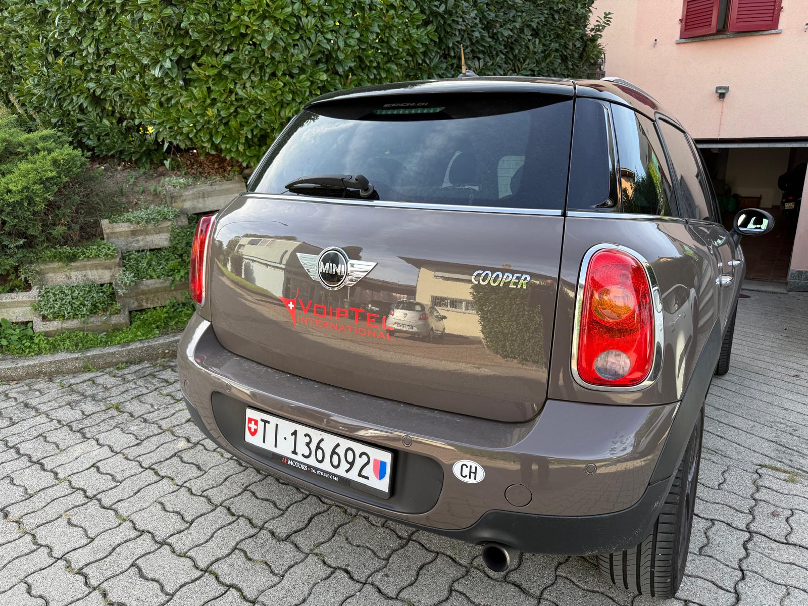 MINI 1.6i Cooper ALL4-image-2