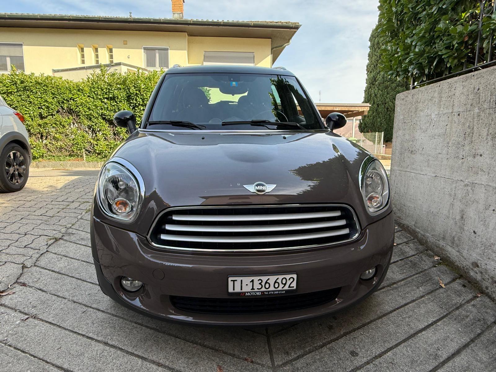 MINI 1.6i Cooper ALL4-image-4