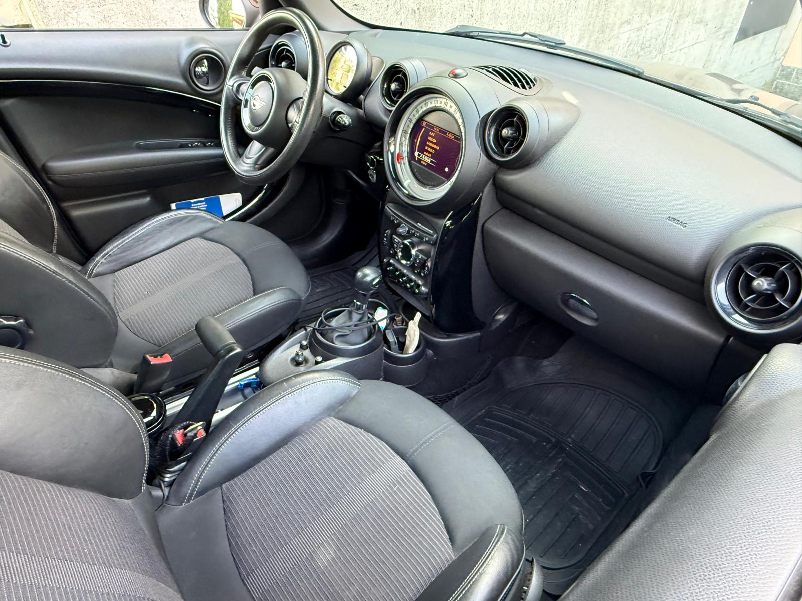 MINI 1.6i Cooper ALL4-image-3