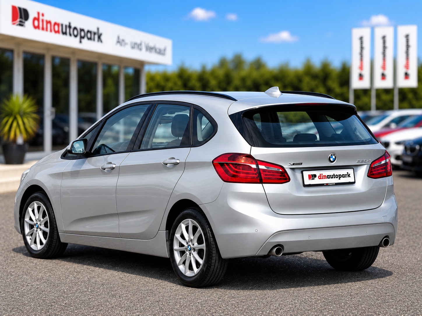 BMW 220d xDrive Active Tourer Steptronic * CH-Fahrzeug * Frisch ab MFK *-image-3