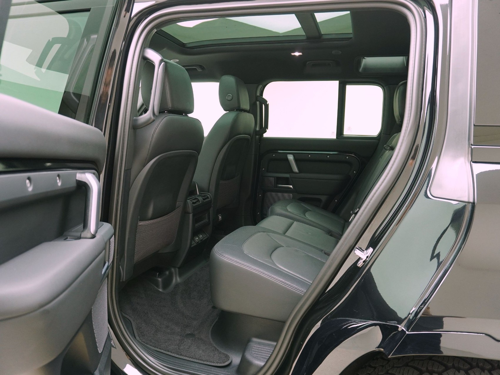 LAND ROVER Defender 2.0 P400e X-Dynamic SE-image-13
