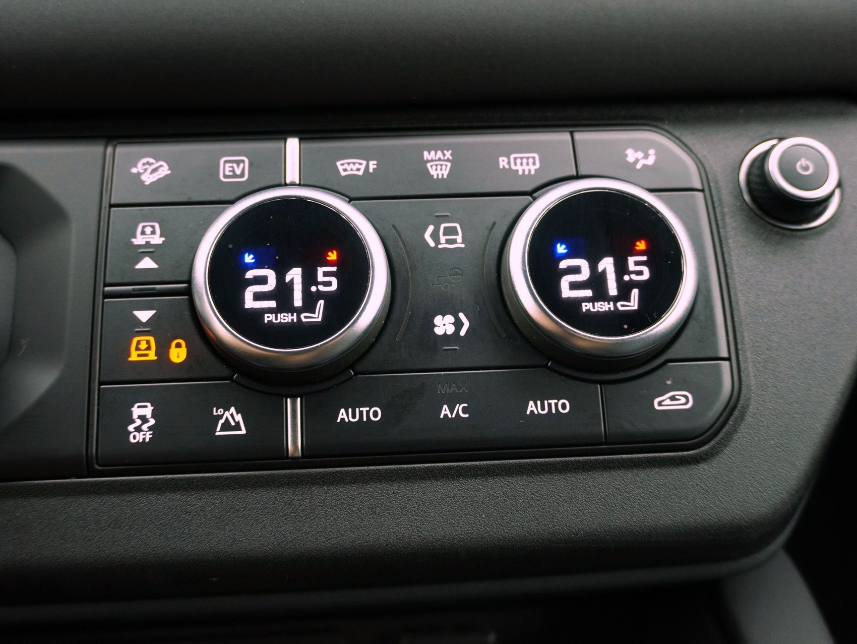 LAND ROVER Defender 2.0 P400e X-Dynamic SE-image-17