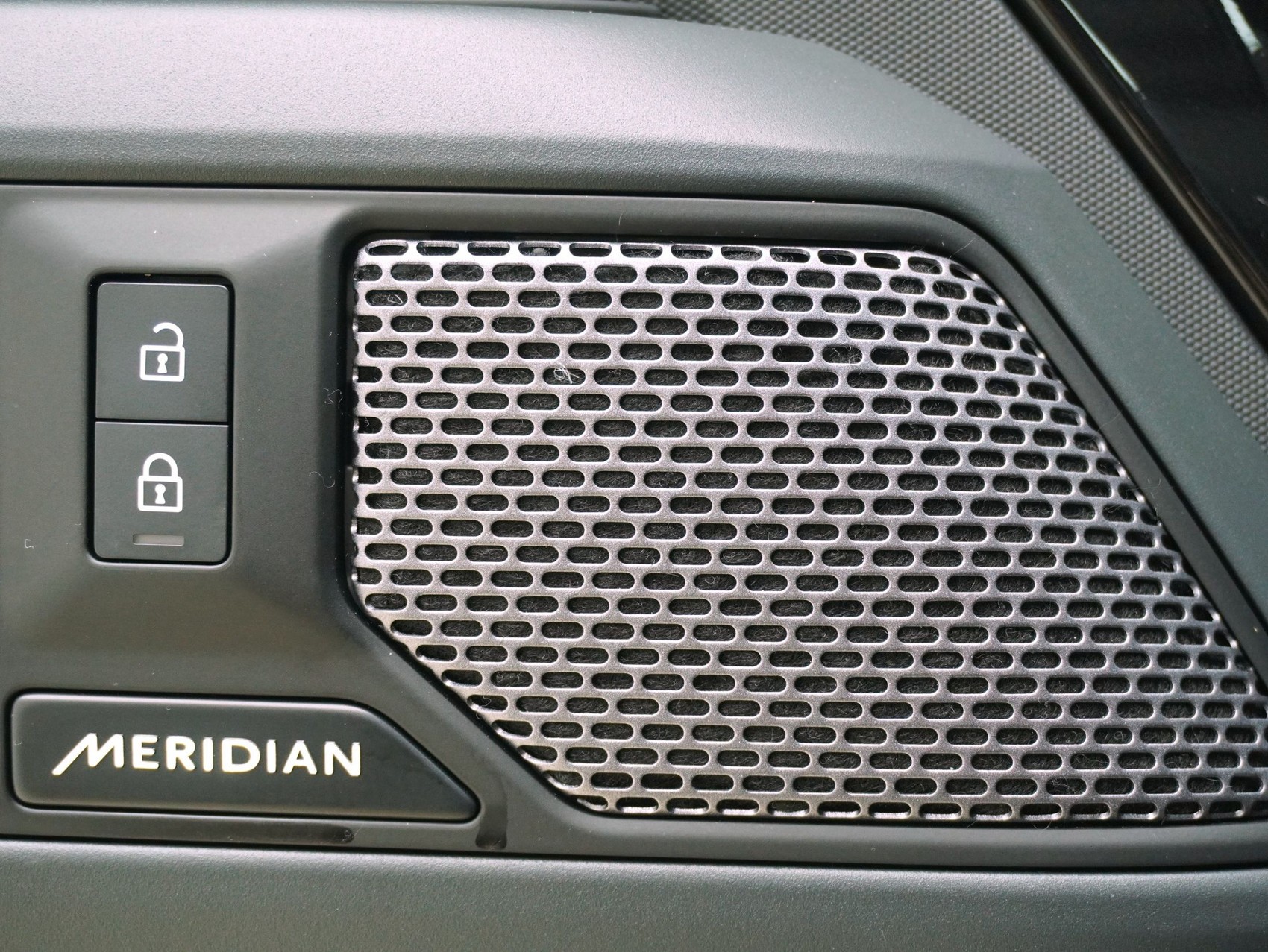 LAND ROVER Defender 2.0 P400e X-Dynamic SE-image-18