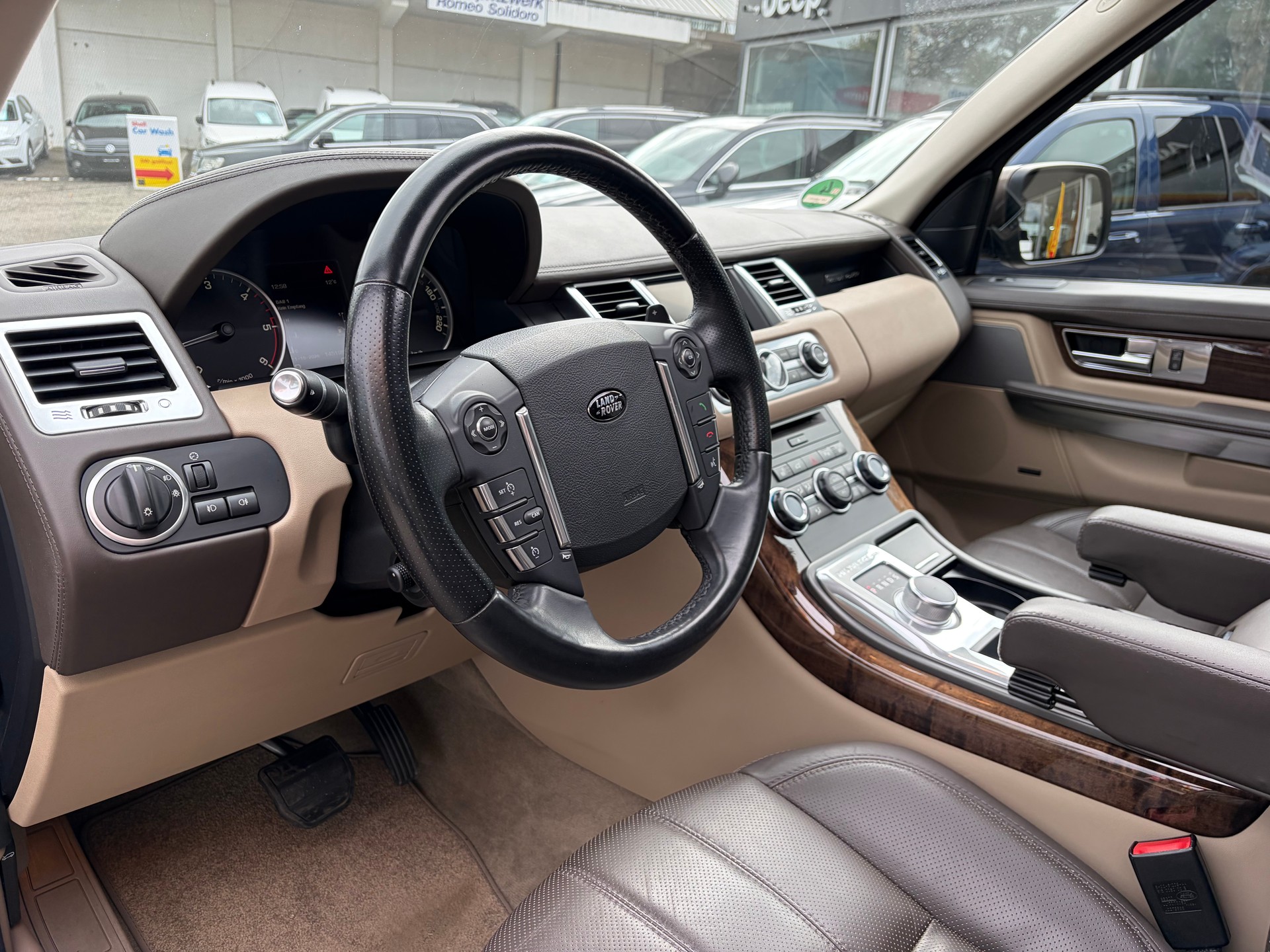 LAND ROVER Range Rover Sport 3.0 TDV6 HSE Automatic-image-11