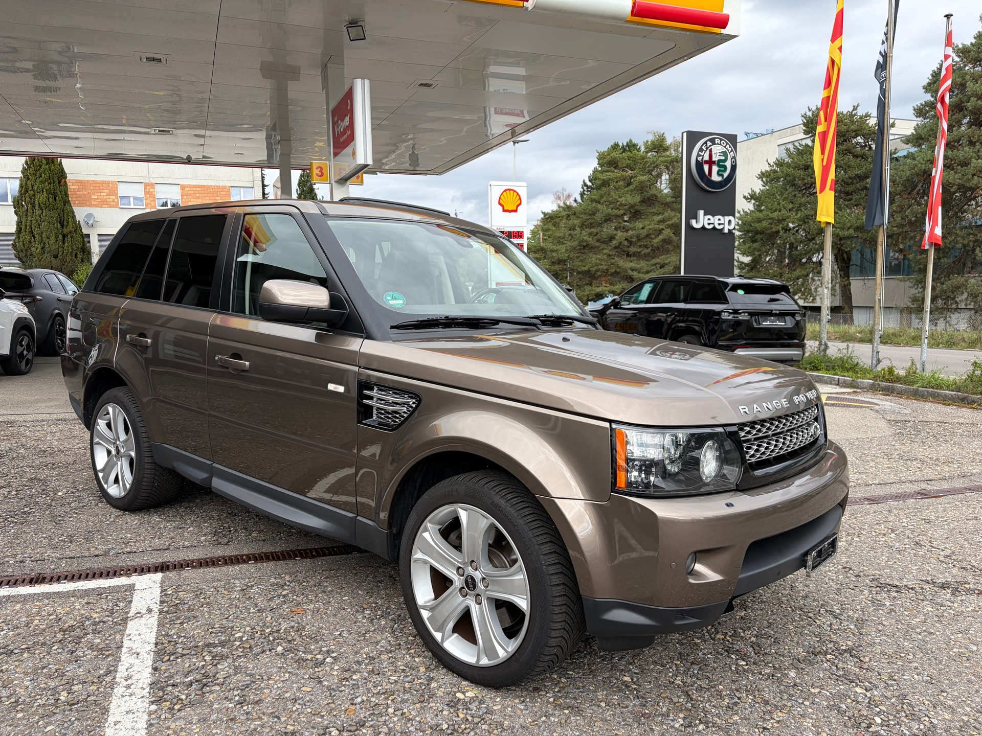 LAND ROVER Range Rover Sport 3.0 TDV6 HSE Automatic-image-2