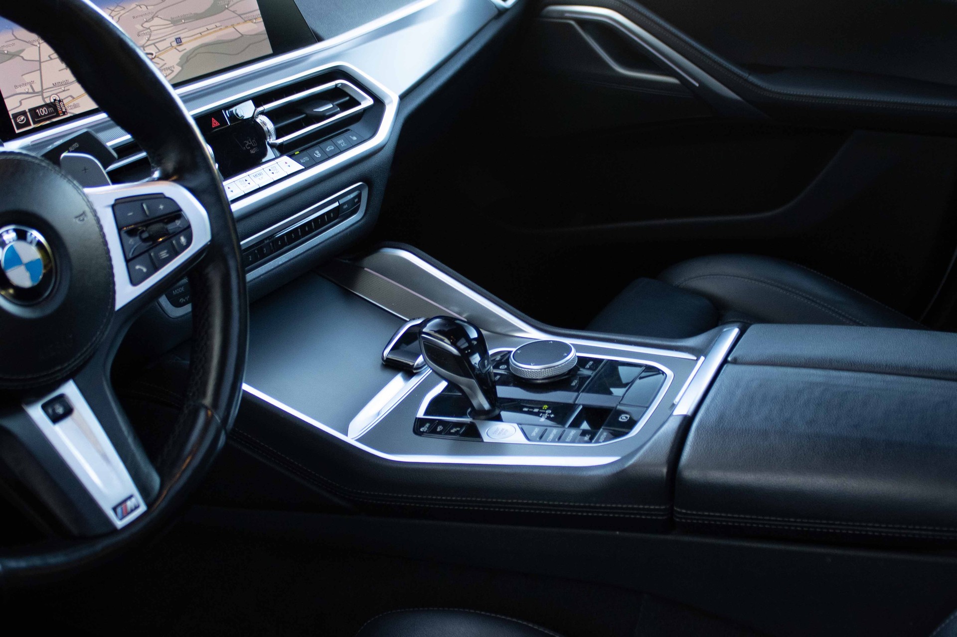 BMW X6 xDrive 48V 40d Steptronic M Sport-image-11