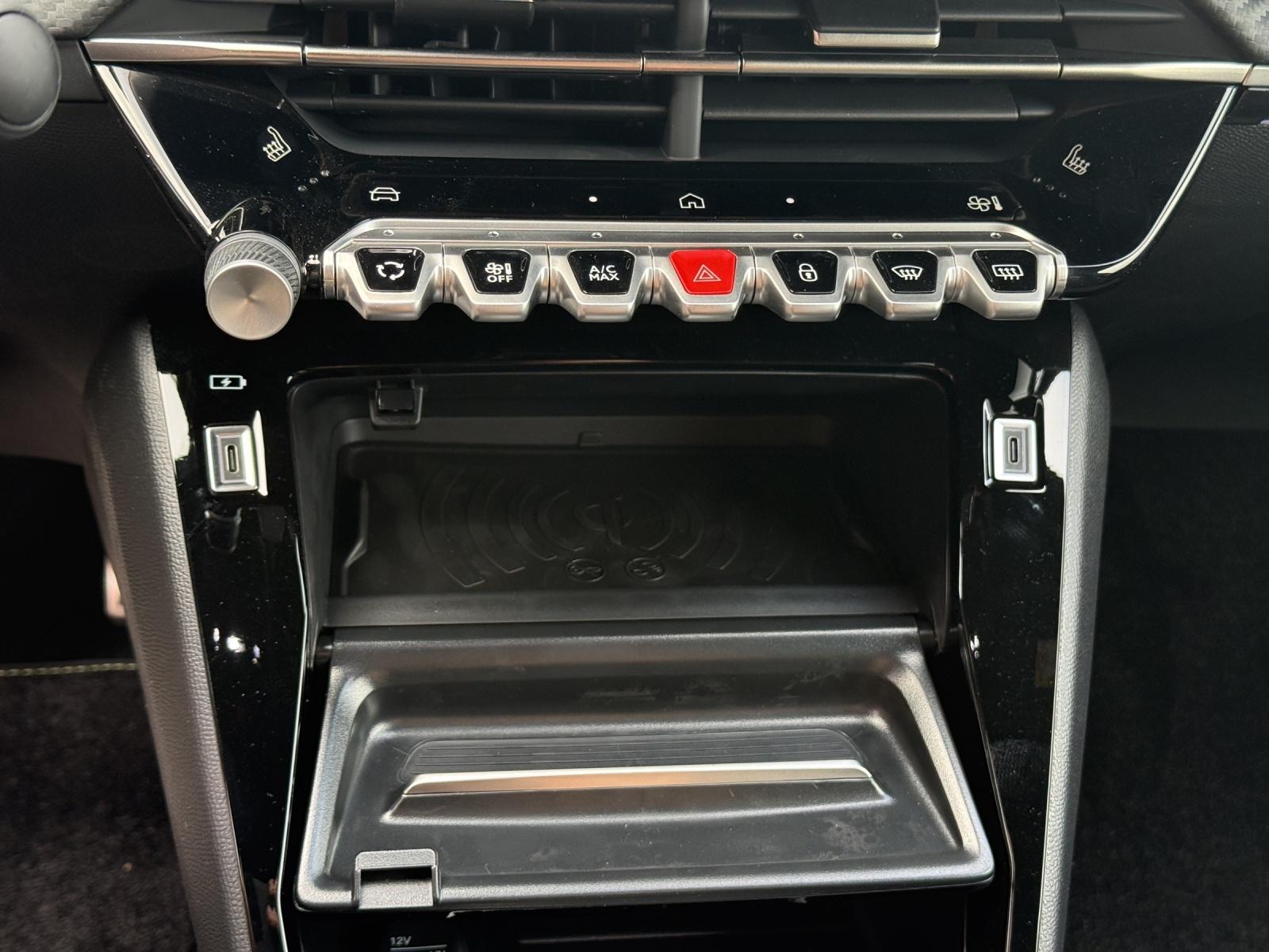 PEUGEOT 208 1.2 Hybrid 145 GT Exclusive-image-14