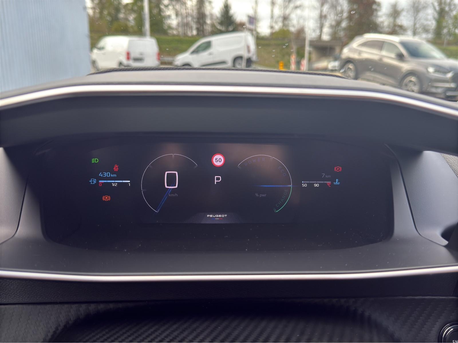 PEUGEOT 208 1.2 Hybrid 145 GT Exclusive-image-5