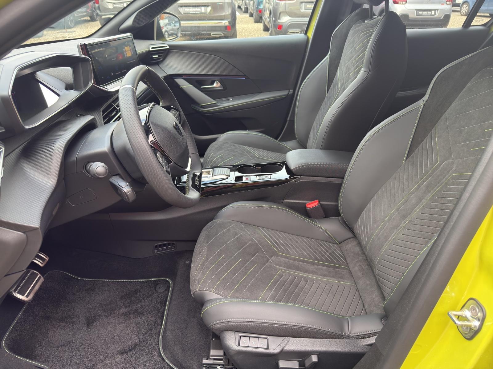 PEUGEOT 208 1.2 Hybrid 145 GT Exclusive-image-4