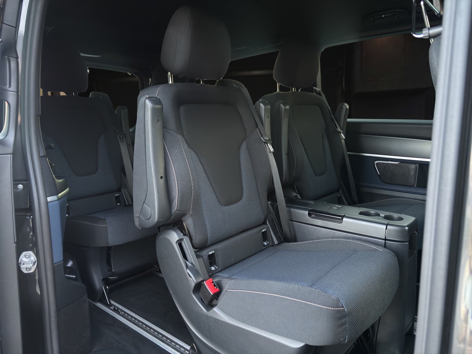 MERCEDES-BENZ EQV 300 lang Van-image-12
