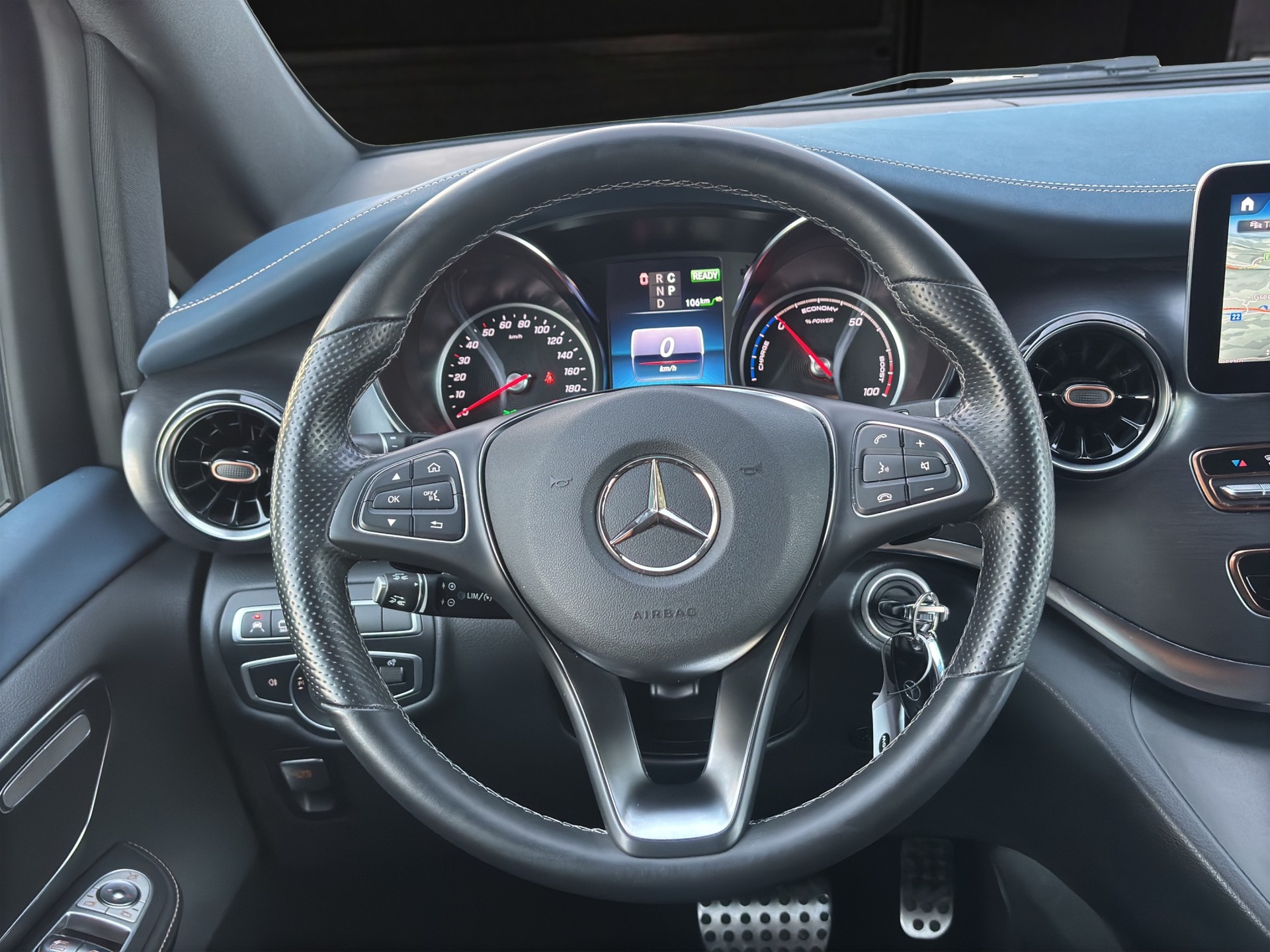MERCEDES-BENZ EQV 300 lang Van-image-11