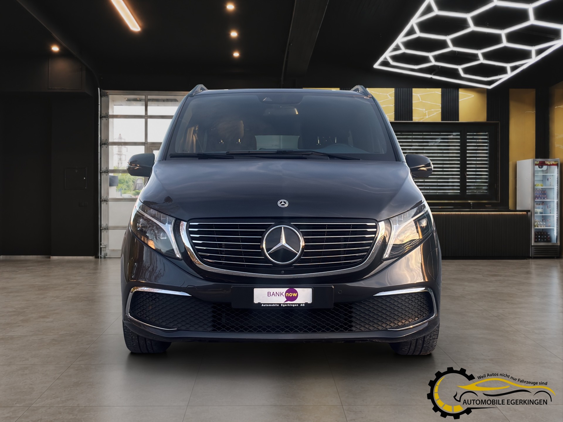 MERCEDES-BENZ EQV 300 lang Van-showroom-element-1