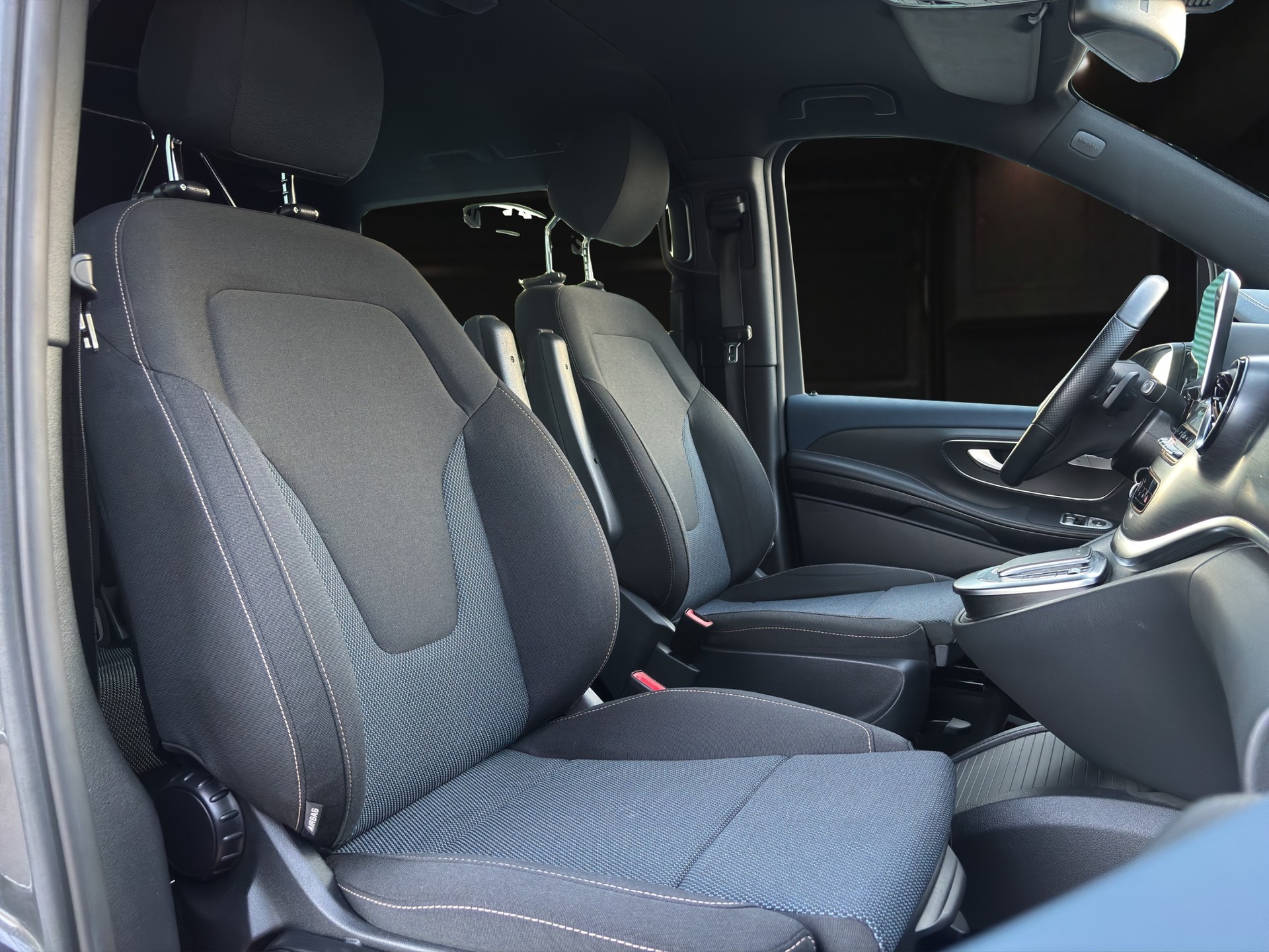 MERCEDES-BENZ EQV 300 lang Van-image-9