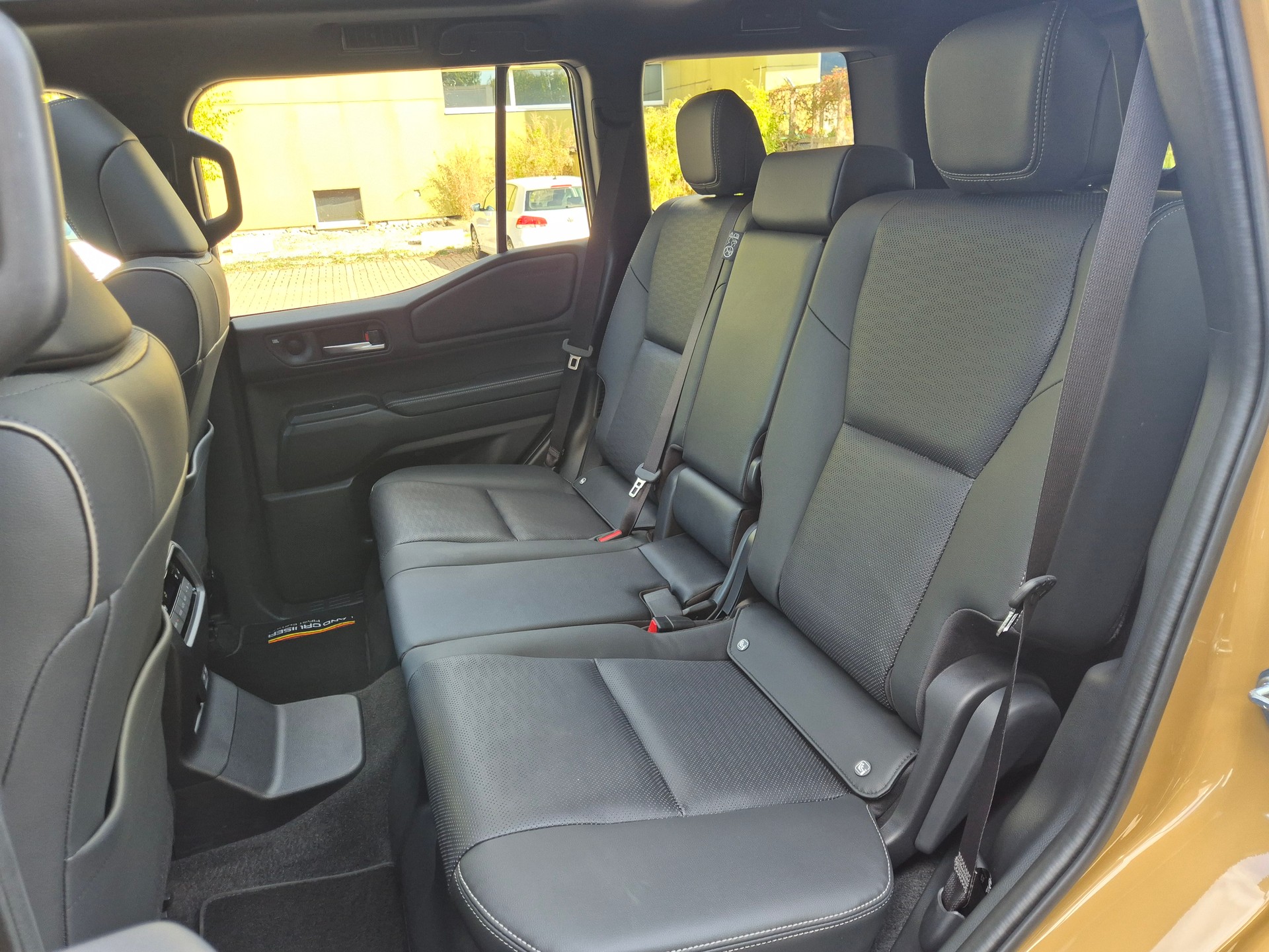 TOYOTA Land Cruiser 2.8TD Invincible-image-18