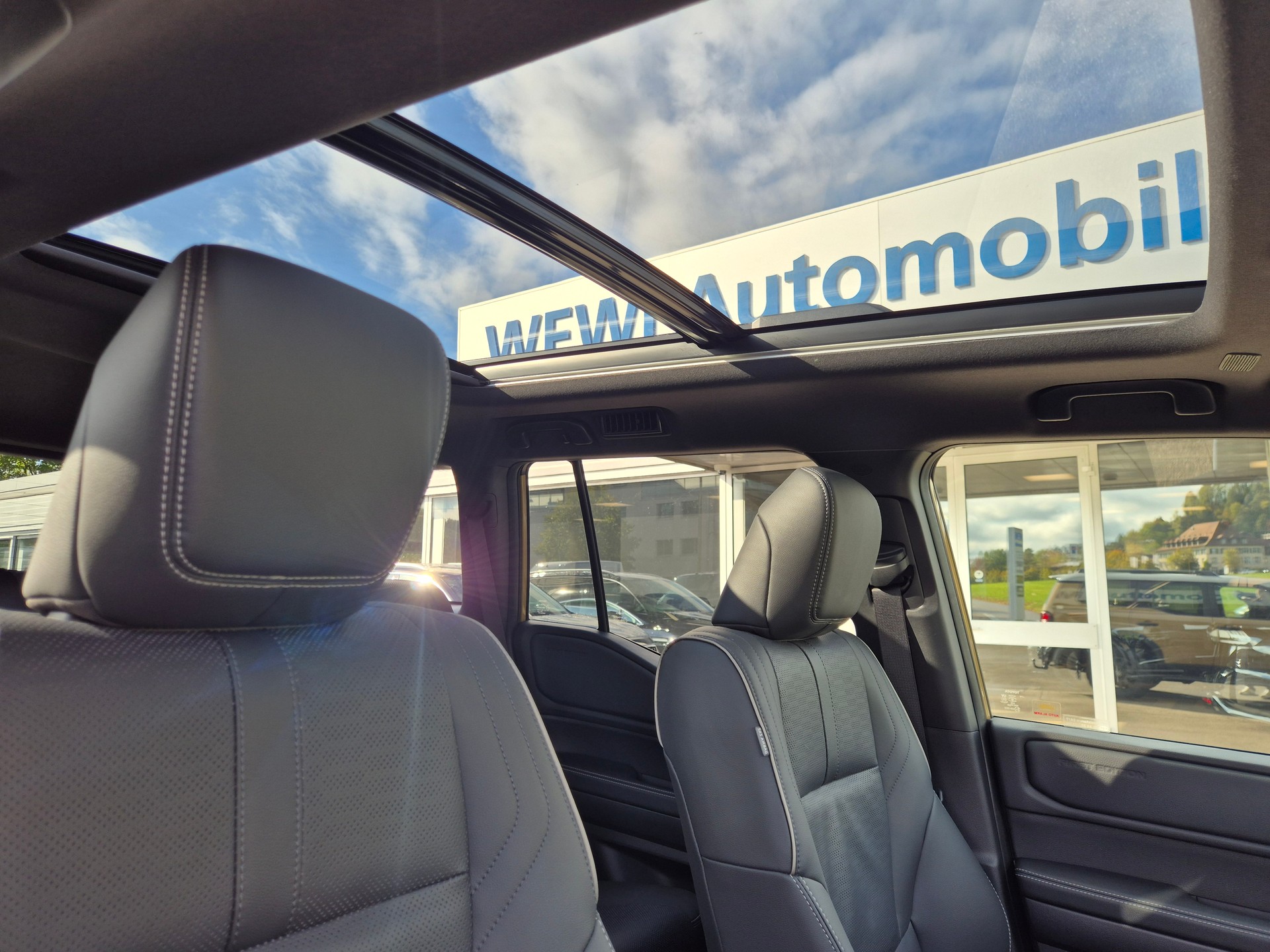 TOYOTA Land Cruiser 2.8TD Invincible-image-10