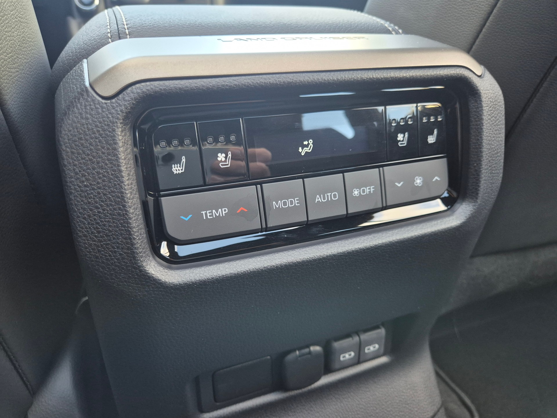 TOYOTA Land Cruiser 2.8TD Invincible-image-19