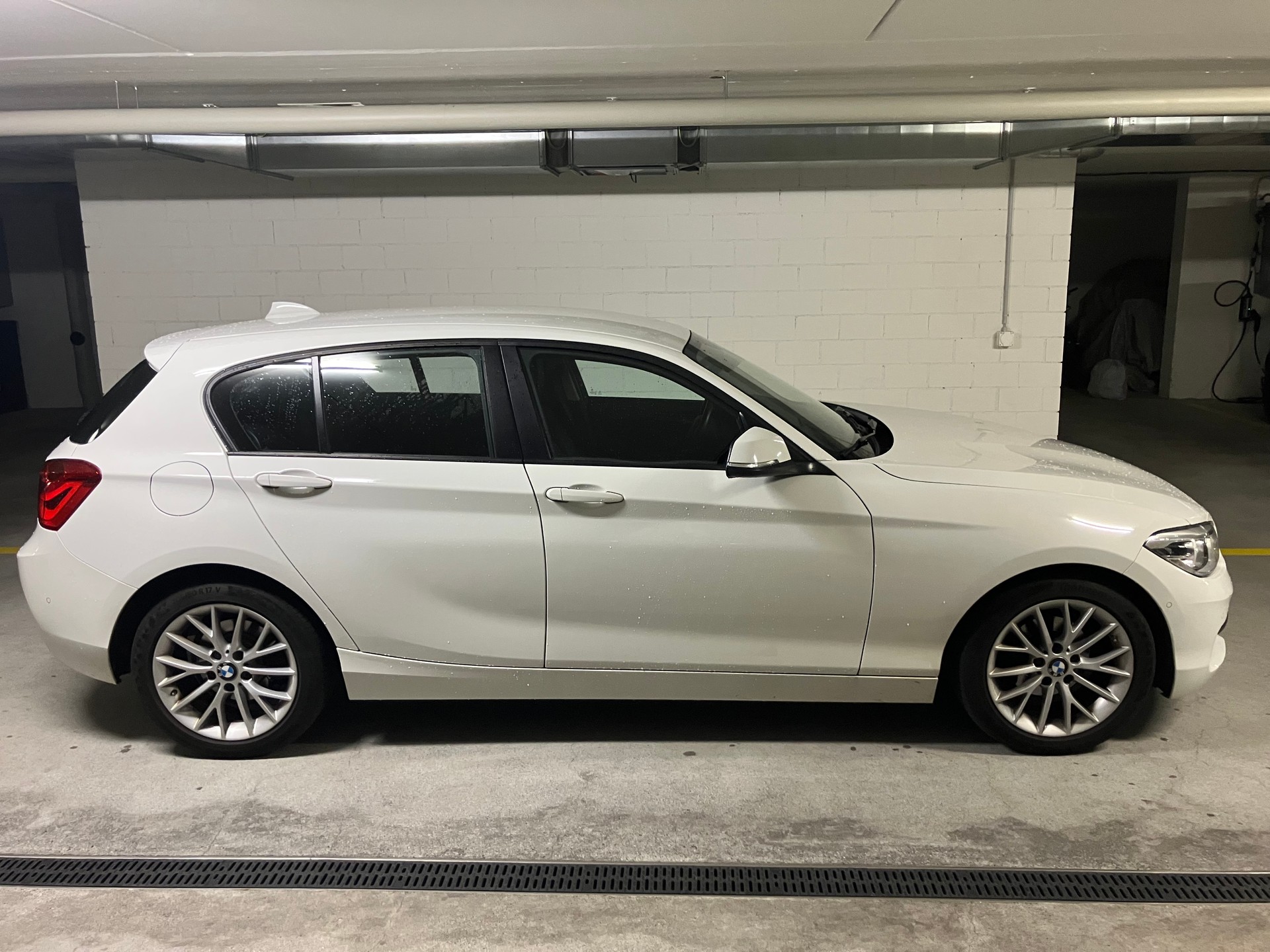 BMW 118i-image-0