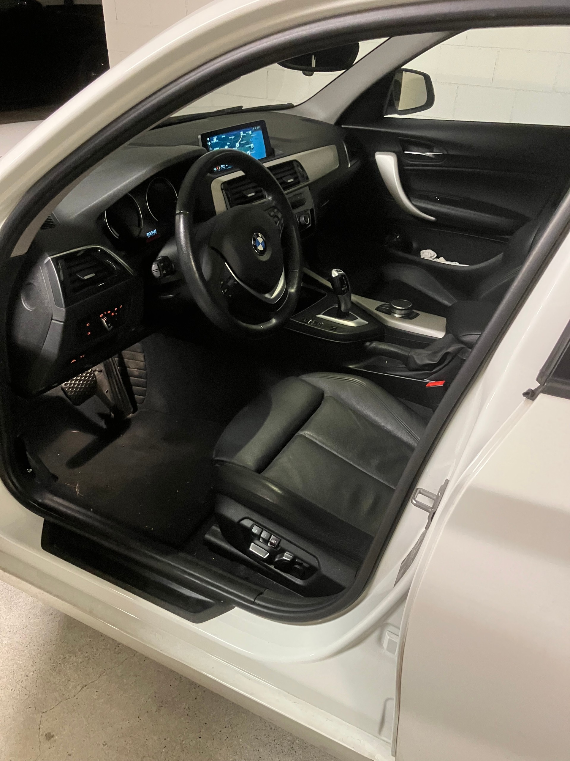BMW 118i-image-4