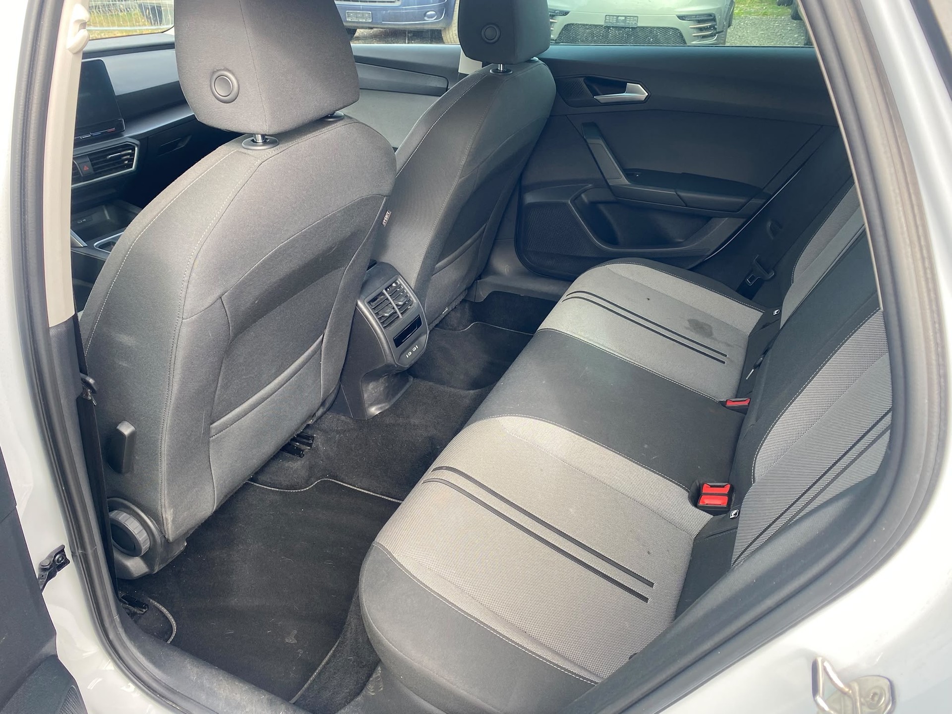 SEAT Leon ST 2.0 TDI EVO DSG Style-image-8