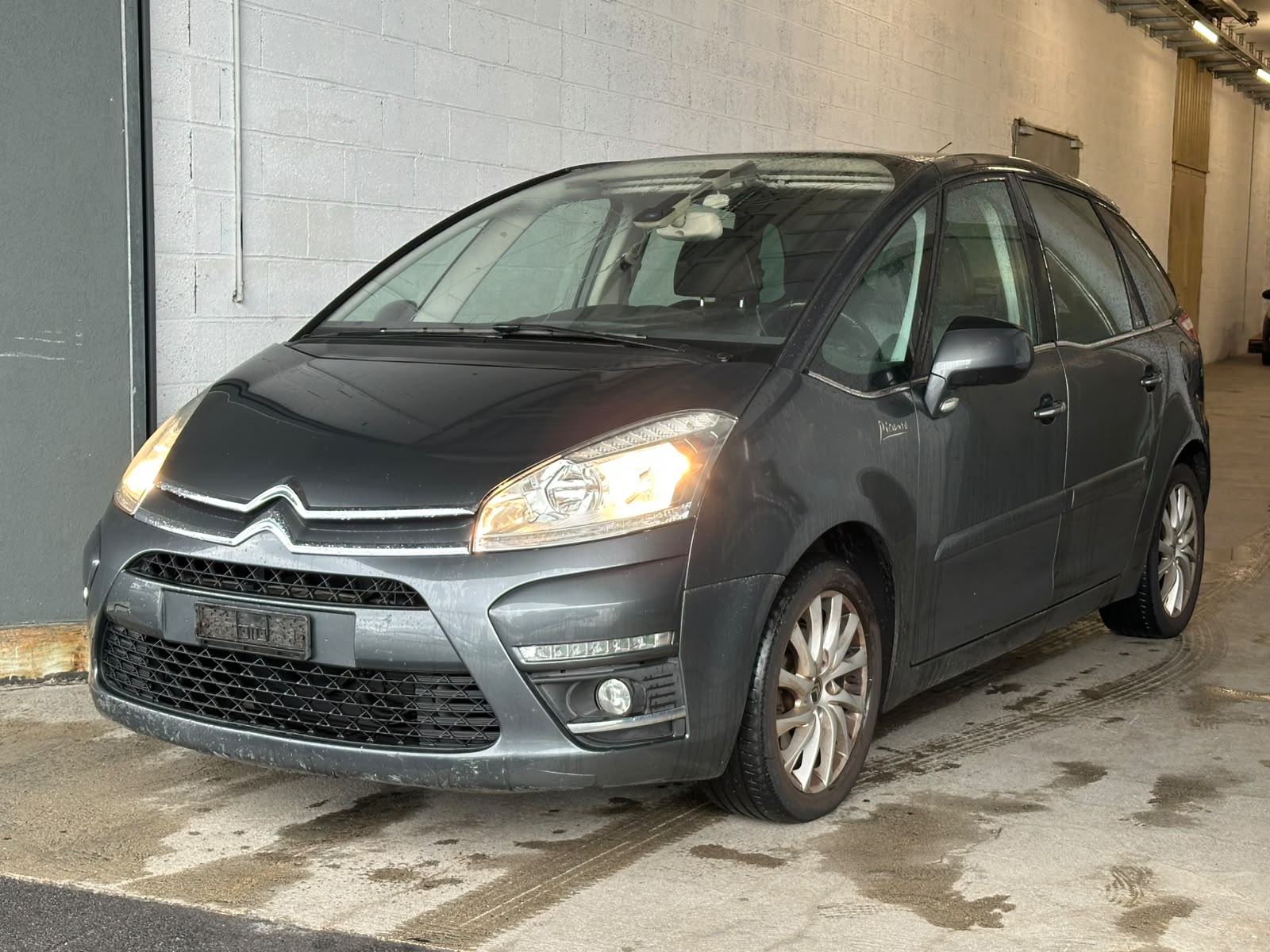 Car photo