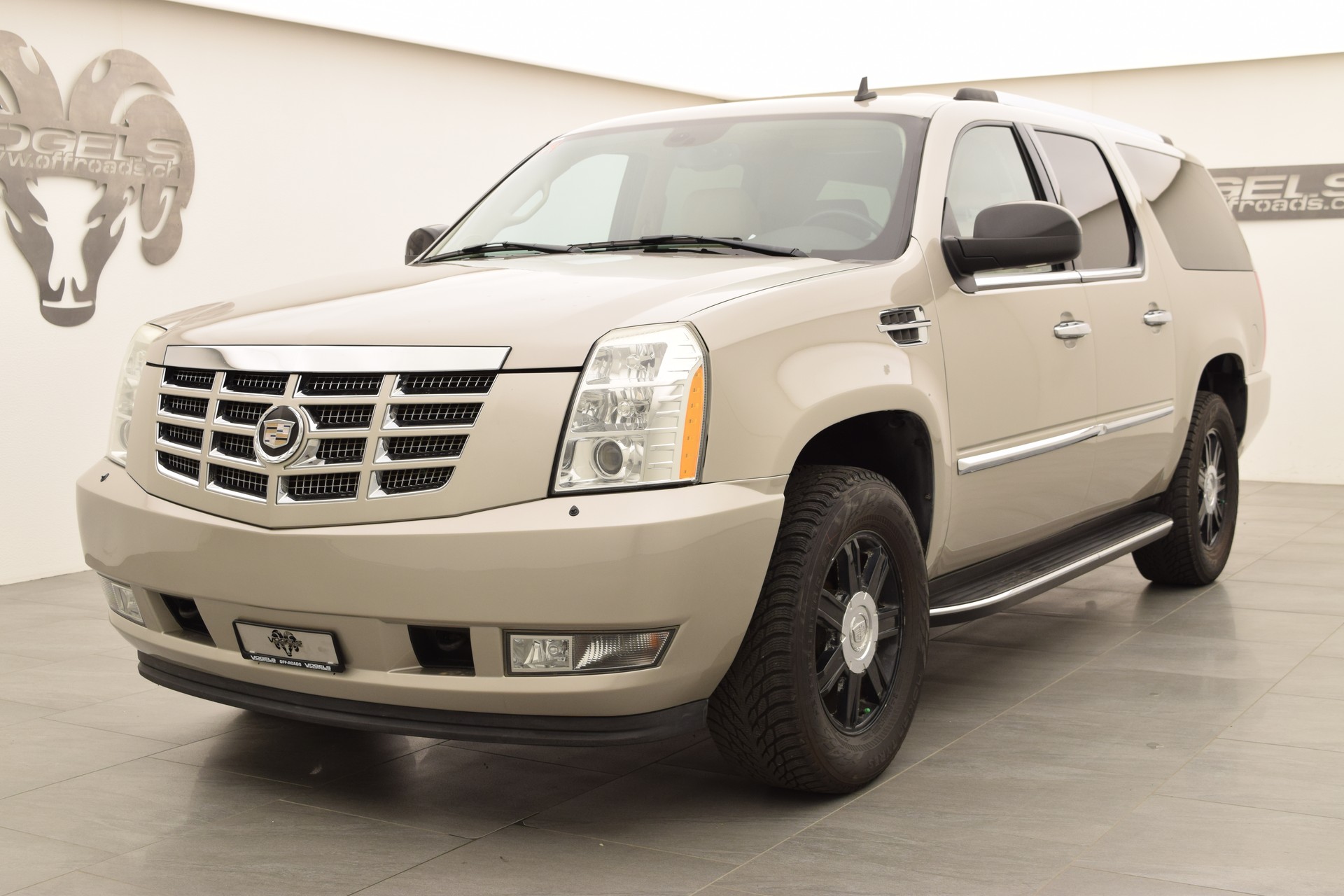 CADILLAC Escalade 6.2 ESV-image-2