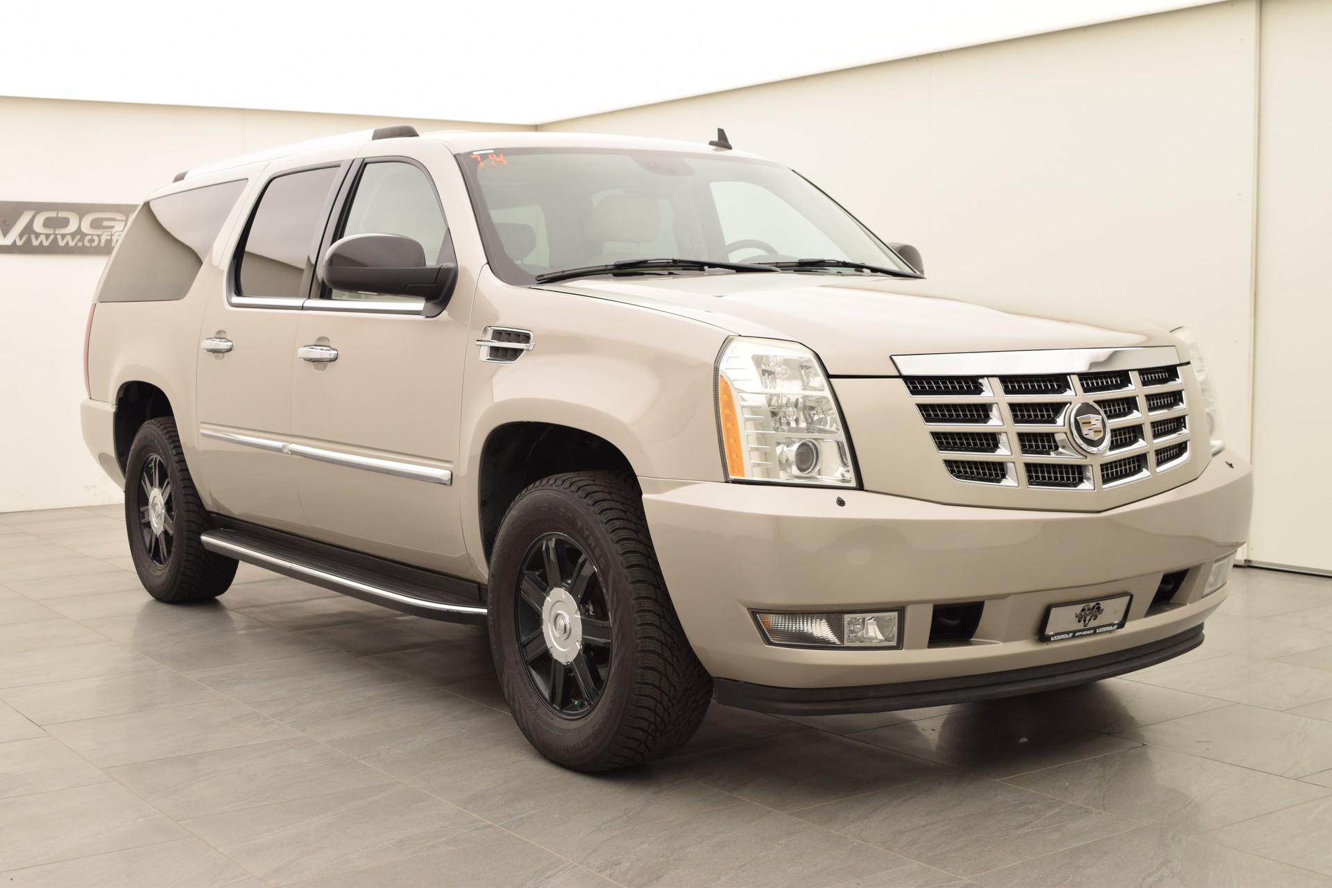 CADILLAC Escalade 6.2 ESV-image-4