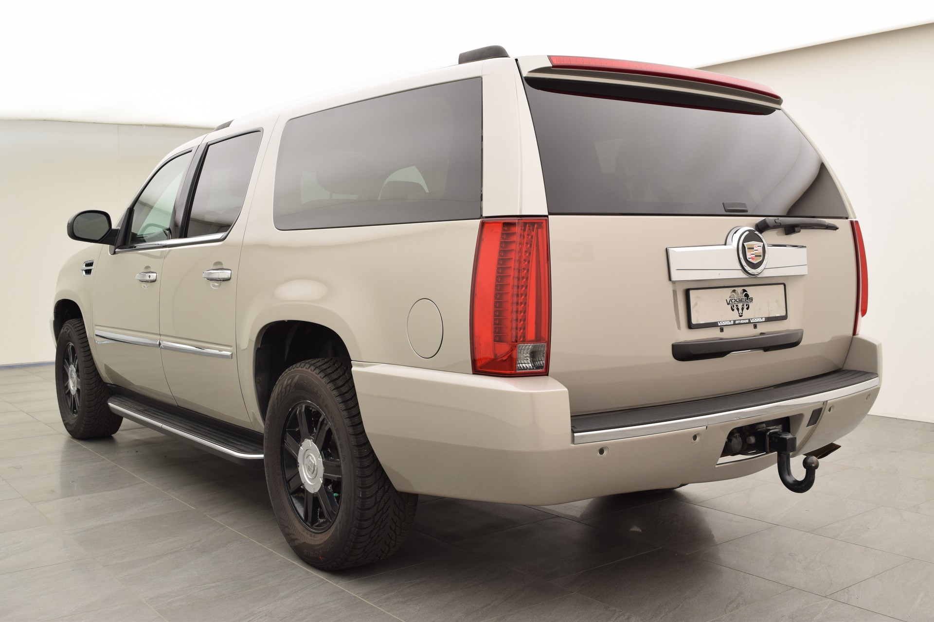 CADILLAC Escalade 6.2 ESV-image-8