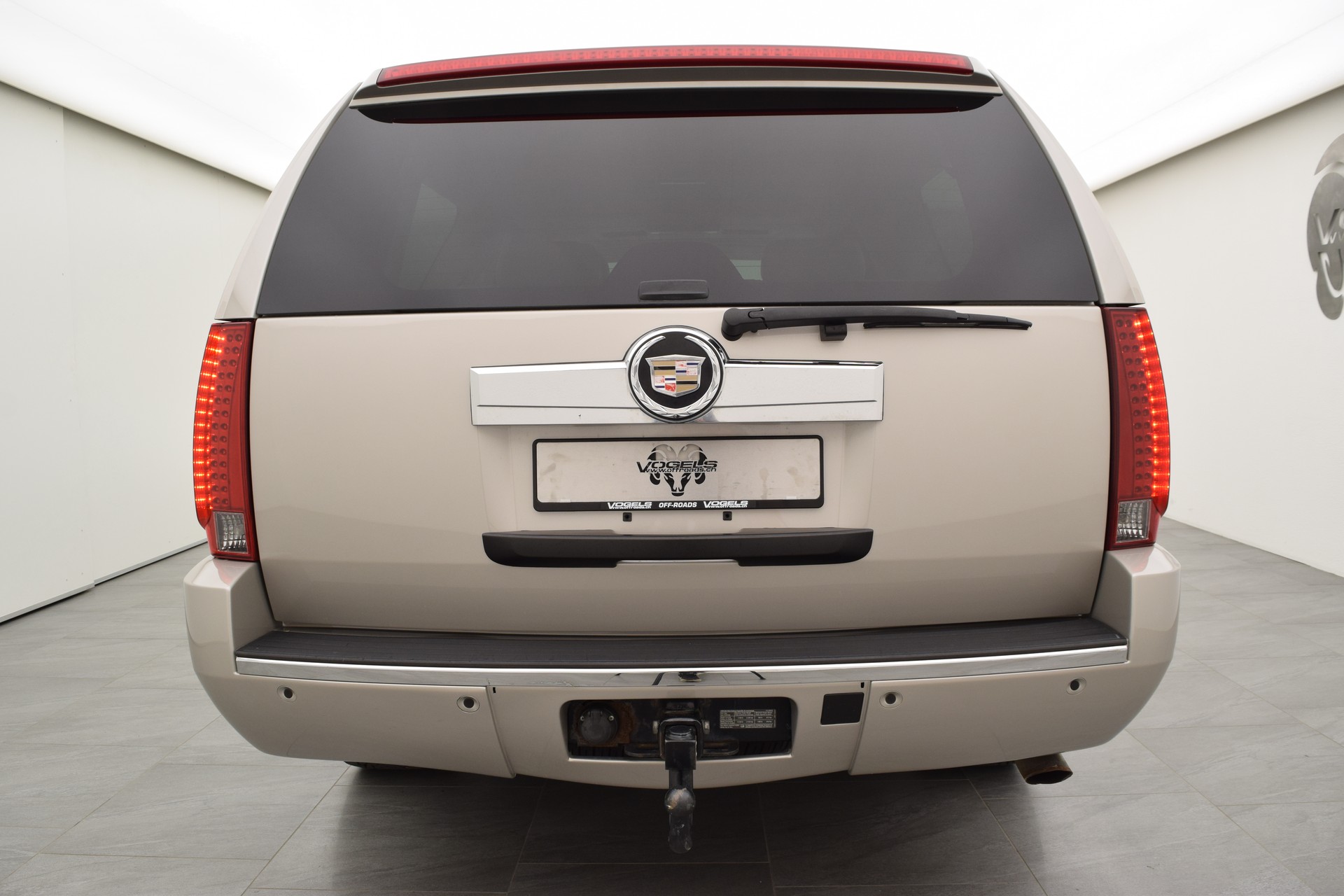 CADILLAC Escalade 6.2 ESV-image-6