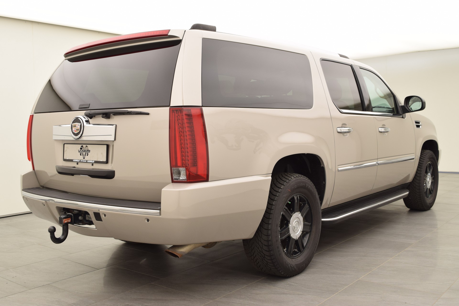 CADILLAC Escalade 6.2 ESV-image-5