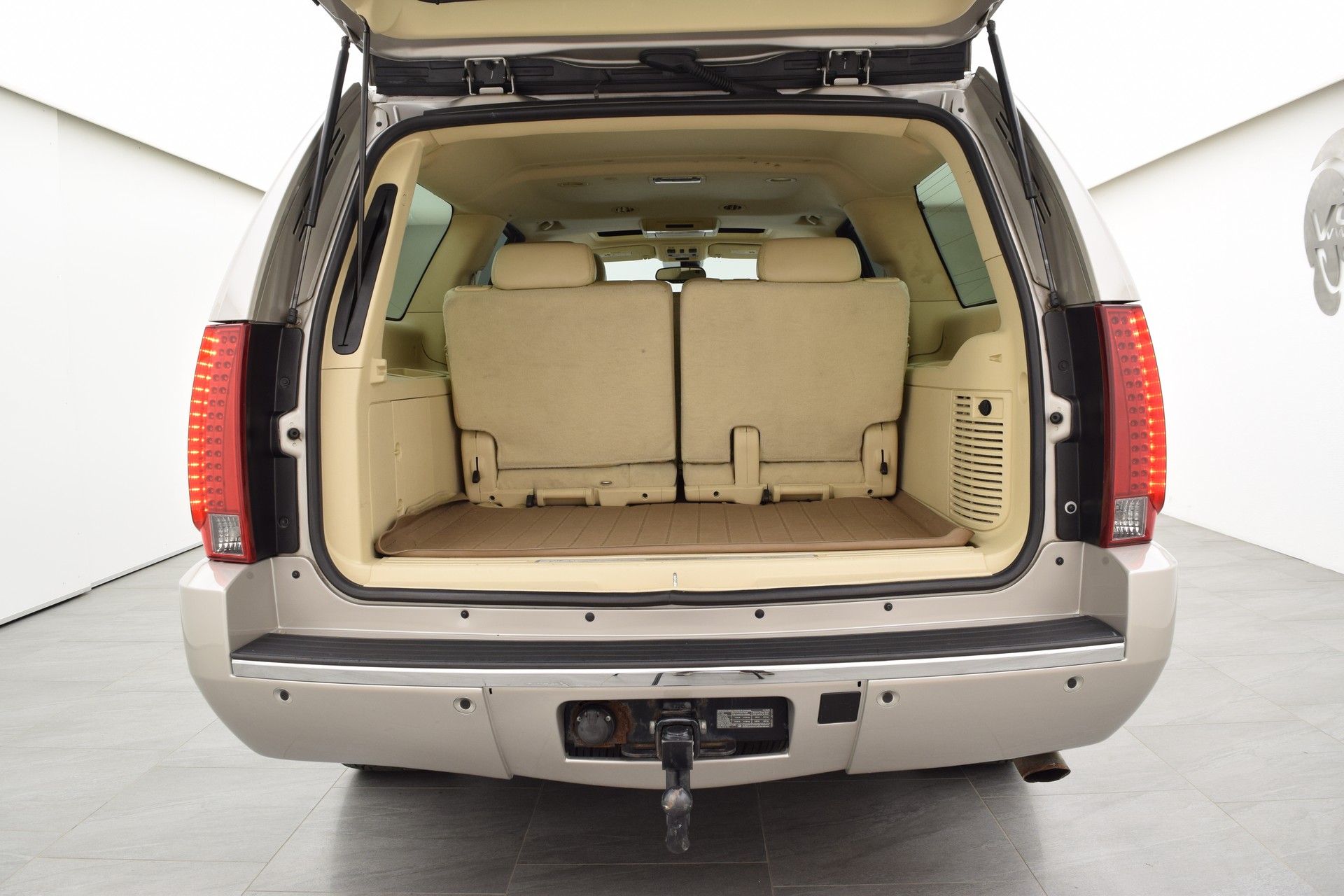 CADILLAC Escalade 6.2 ESV-image-7