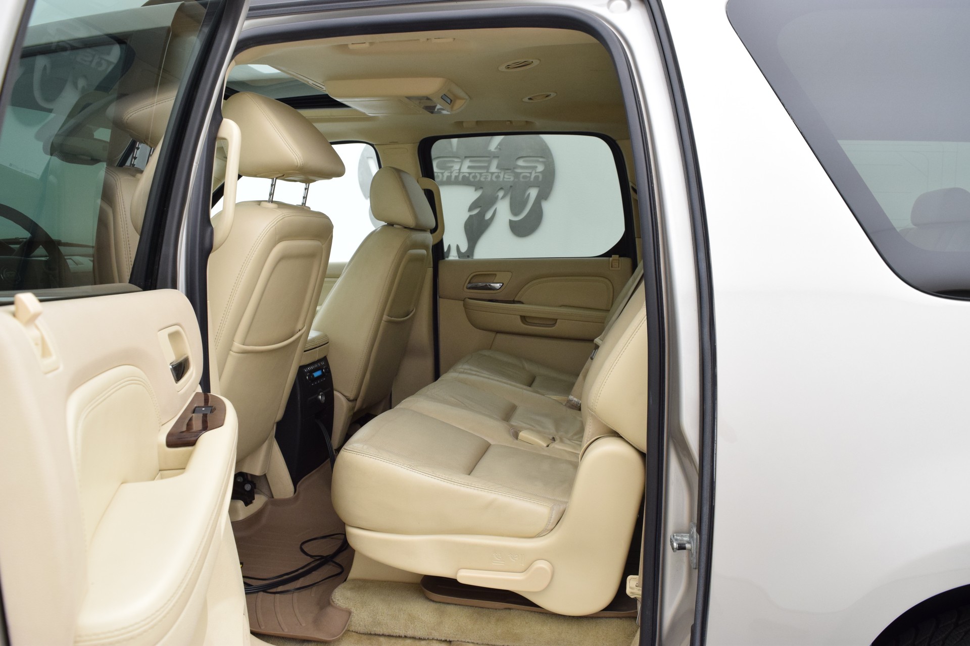 CADILLAC Escalade 6.2 ESV-image-14