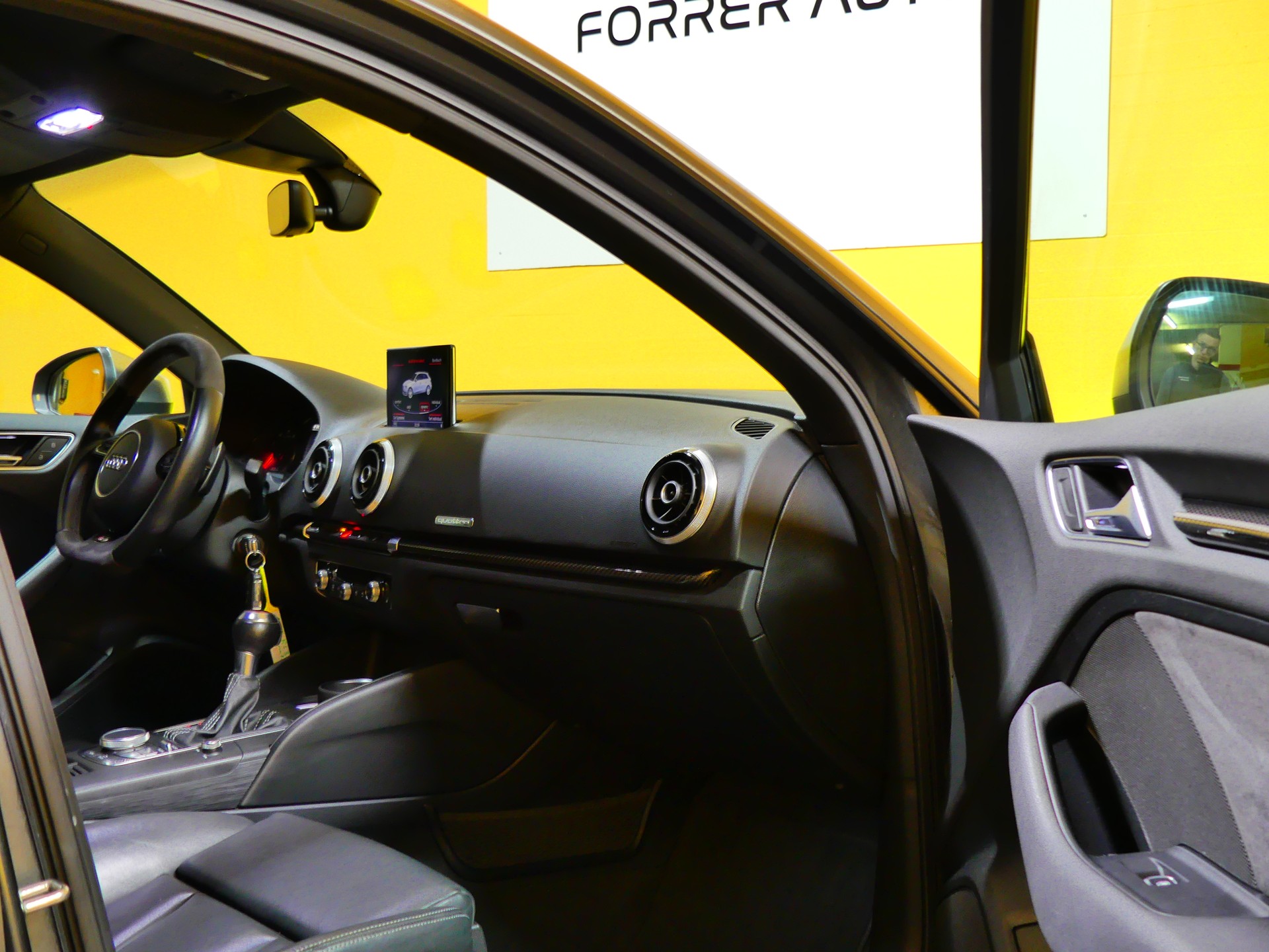 AUDI RS3 2.5 TSI quattro S-tronic-image-10