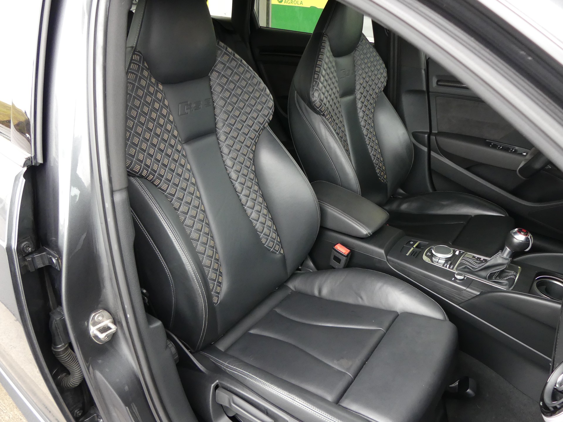 AUDI RS3 2.5 TSI quattro S-tronic-image-12