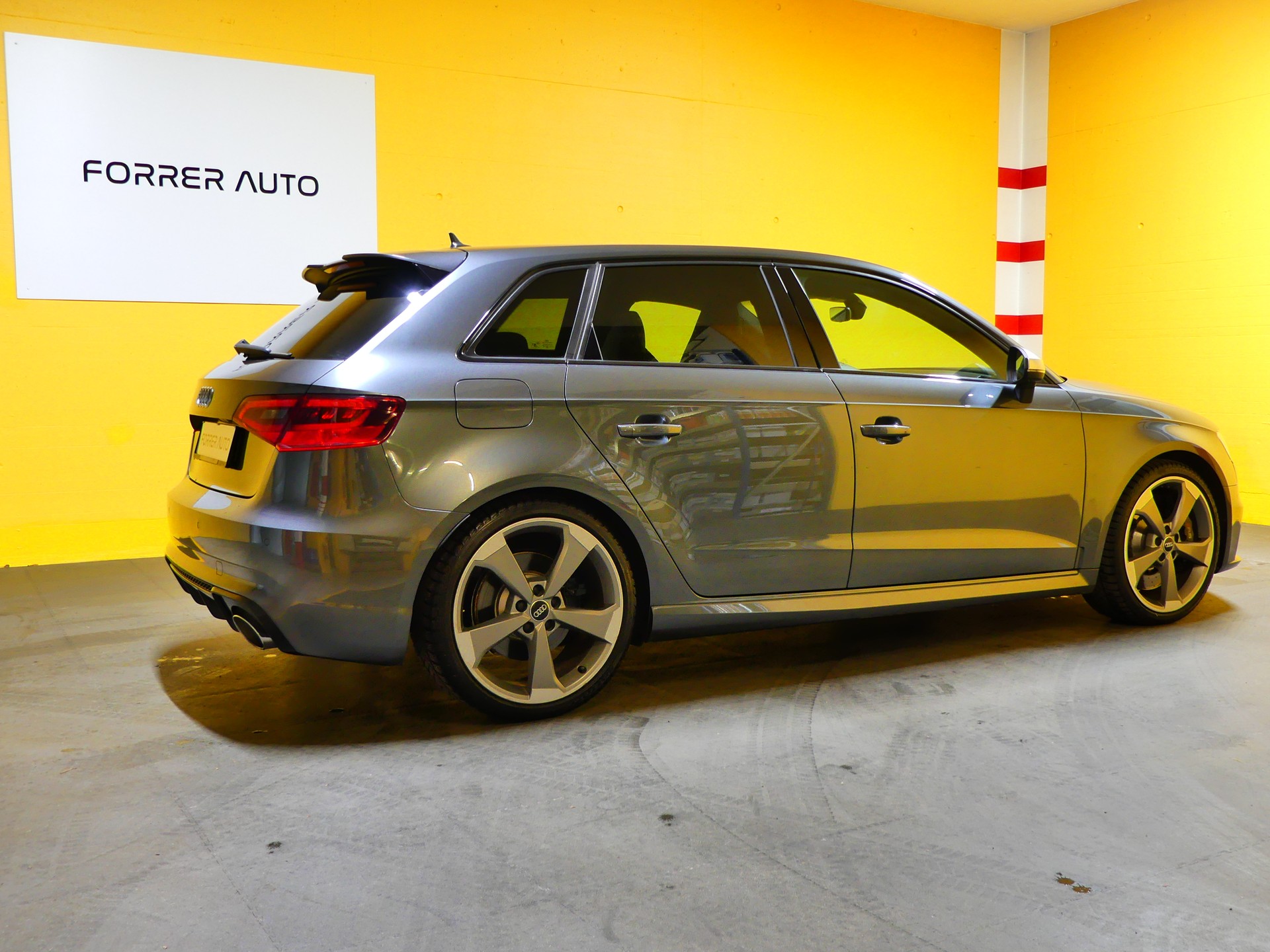 AUDI RS3 2.5 TSI quattro S-tronic-image-4
