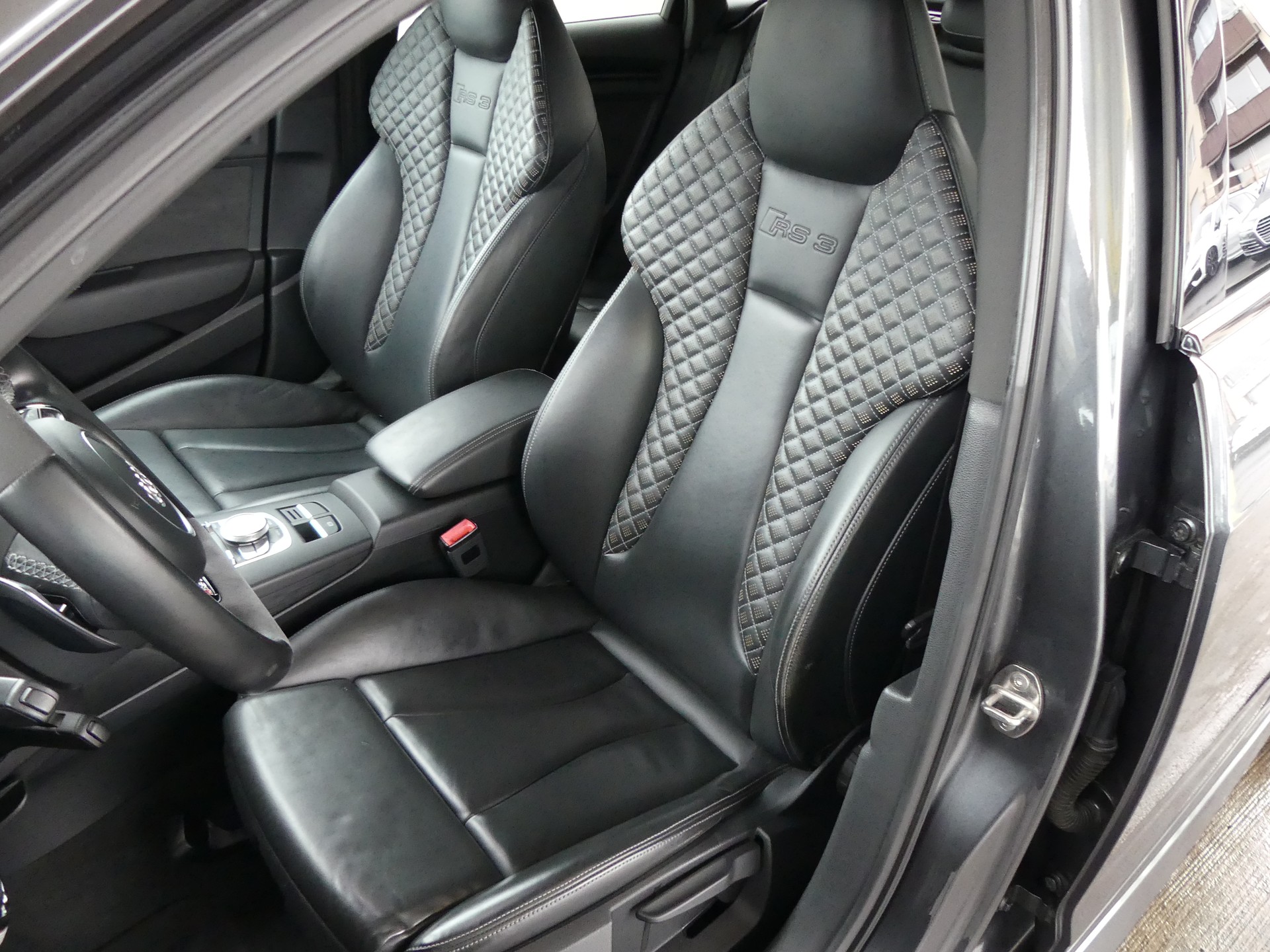 AUDI RS3 2.5 TSI quattro S-tronic-image-11