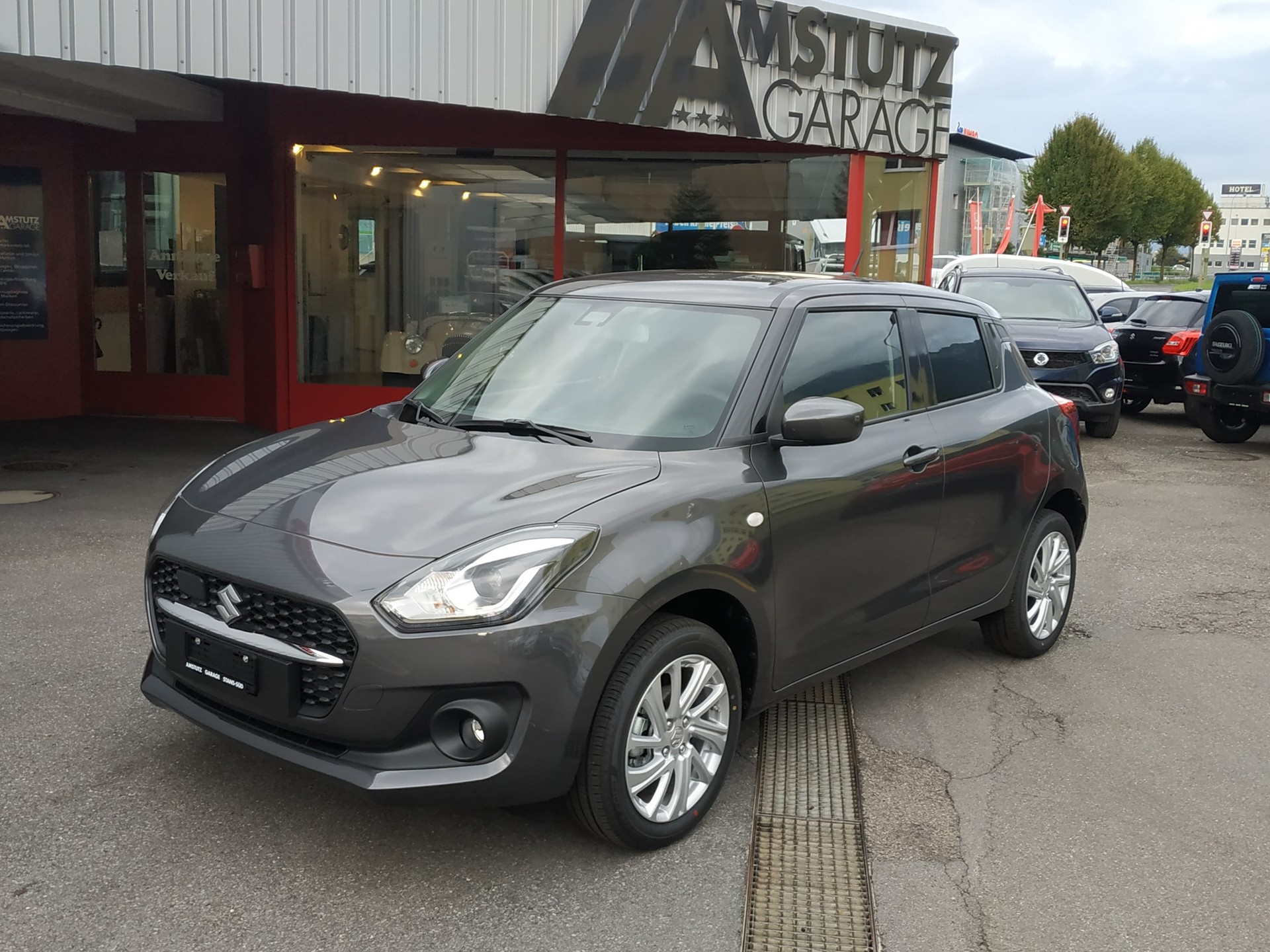SUZUKI Swift 1.2 Compact + 4x4 Hybrid-image-0